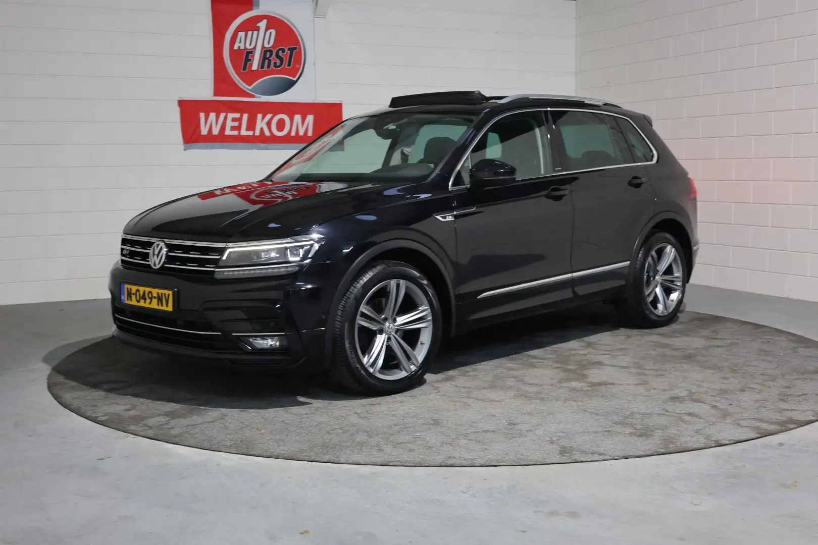 Volkswagen Tiguan 1.5 TSI ACT Highline Business R, Bomvol, Pano, Nav Noir - 1
