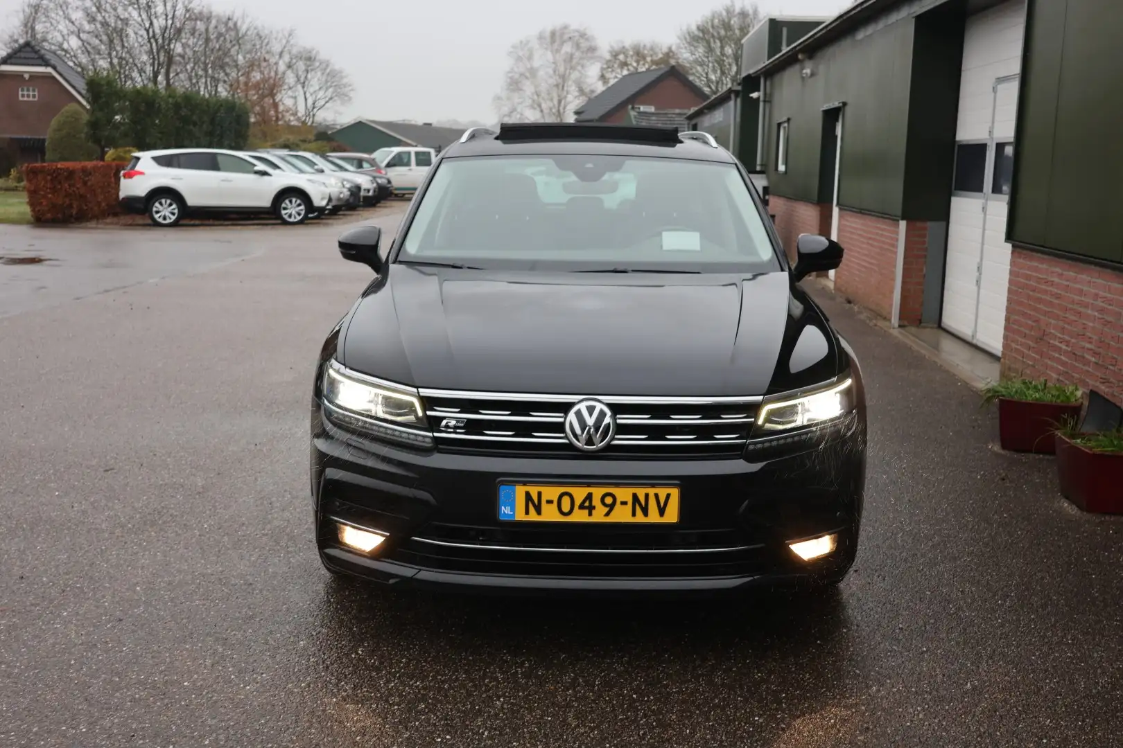 Volkswagen Tiguan 1.5 TSI ACT Highline Business R, Bomvol, Pano, Nav Noir - 2