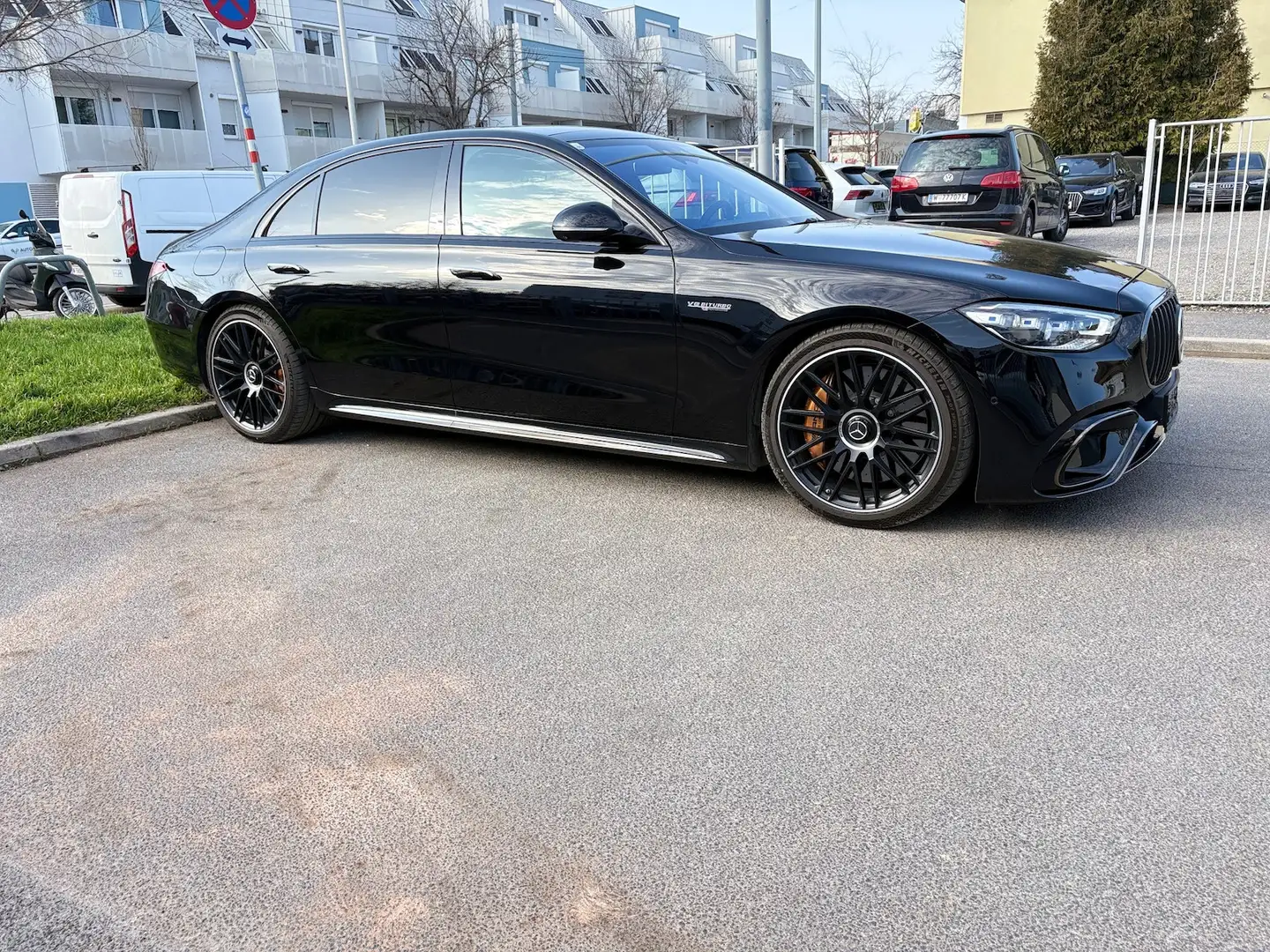 Mercedes-Benz S 63 AMG E Perf.*CERAMIC BRAKES*BURMESTER4D*PANO Schwarz - 1