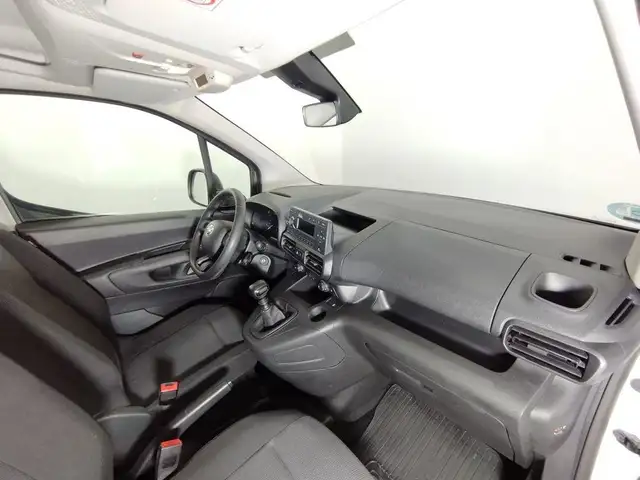 Toyota Proace City view 19