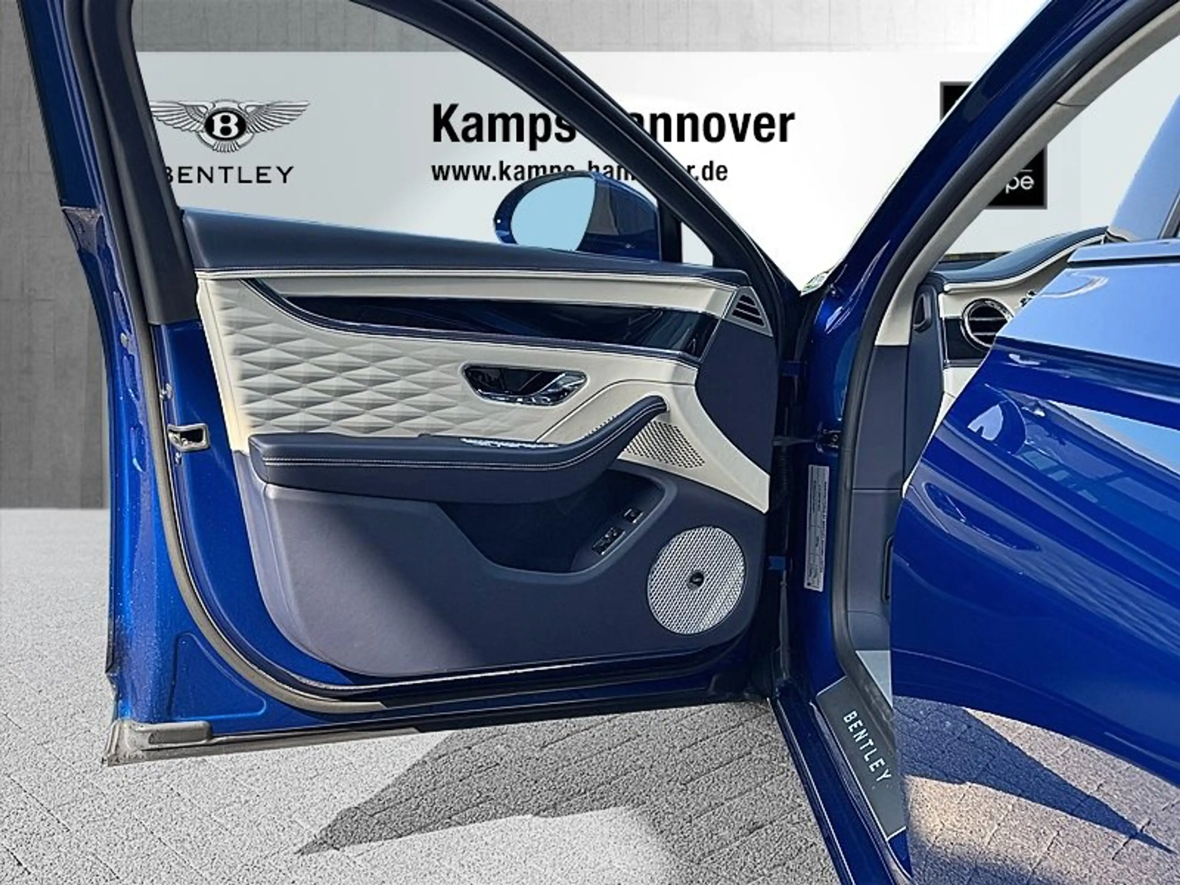 Bentley Flying Spur Azure V8 *NAIM*Standhzg*PPF* — photo 9