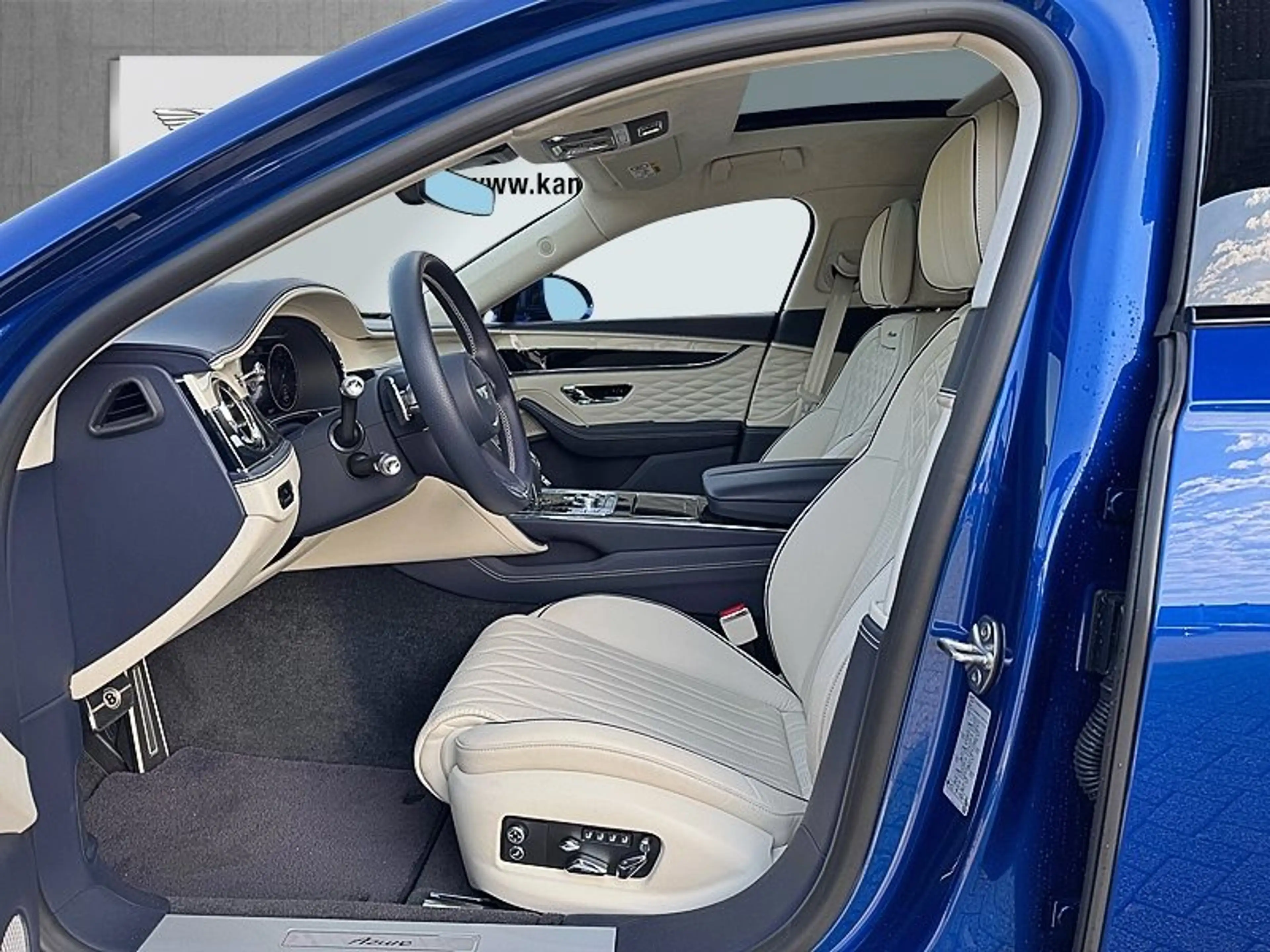 Bentley Flying Spur Azure V8 *NAIM*Standhzg*PPF* — photo 10