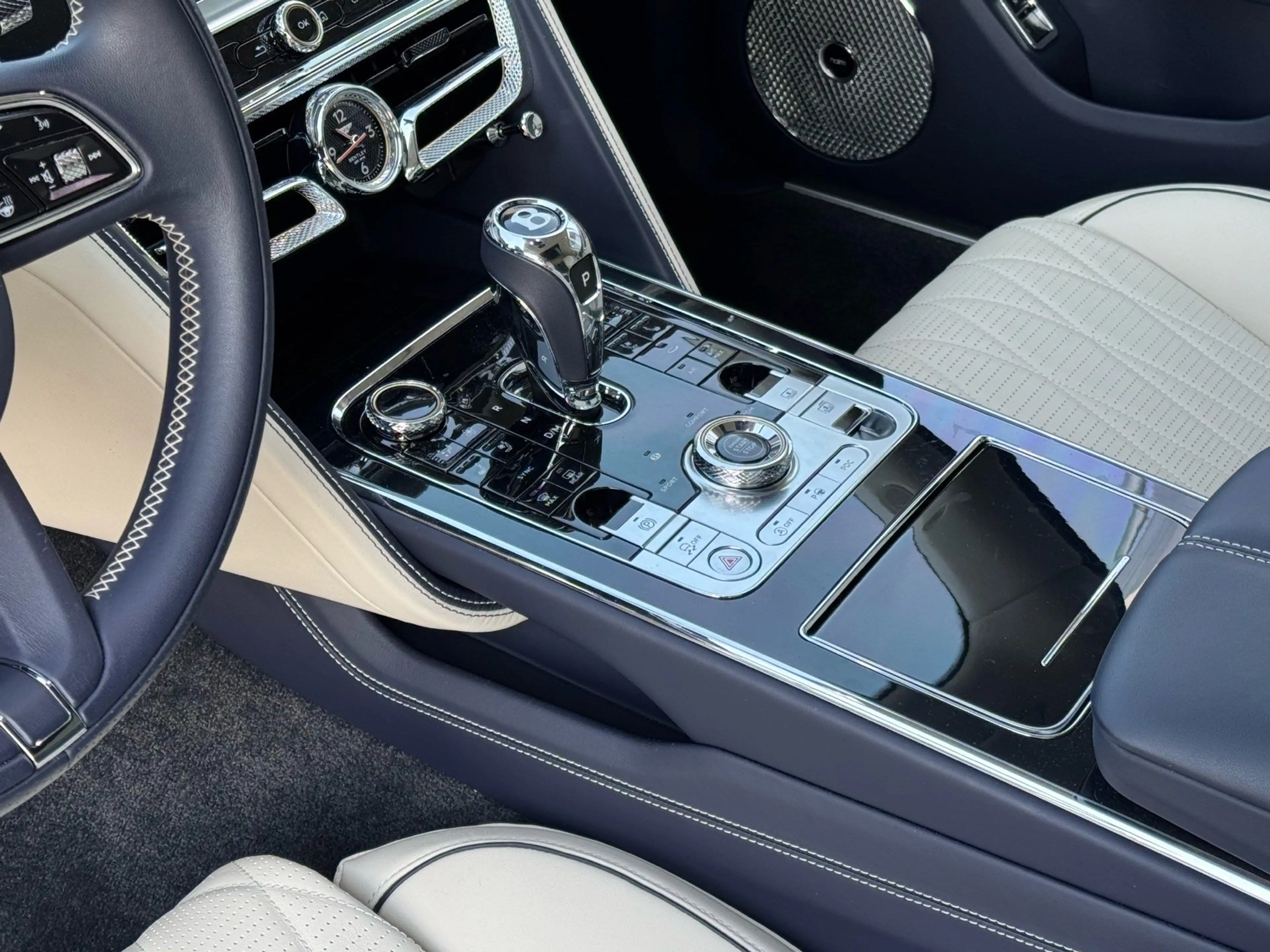 Bentley Flying Spur Azure V8 *NAIM*Standhzg*PPF* — photo 14