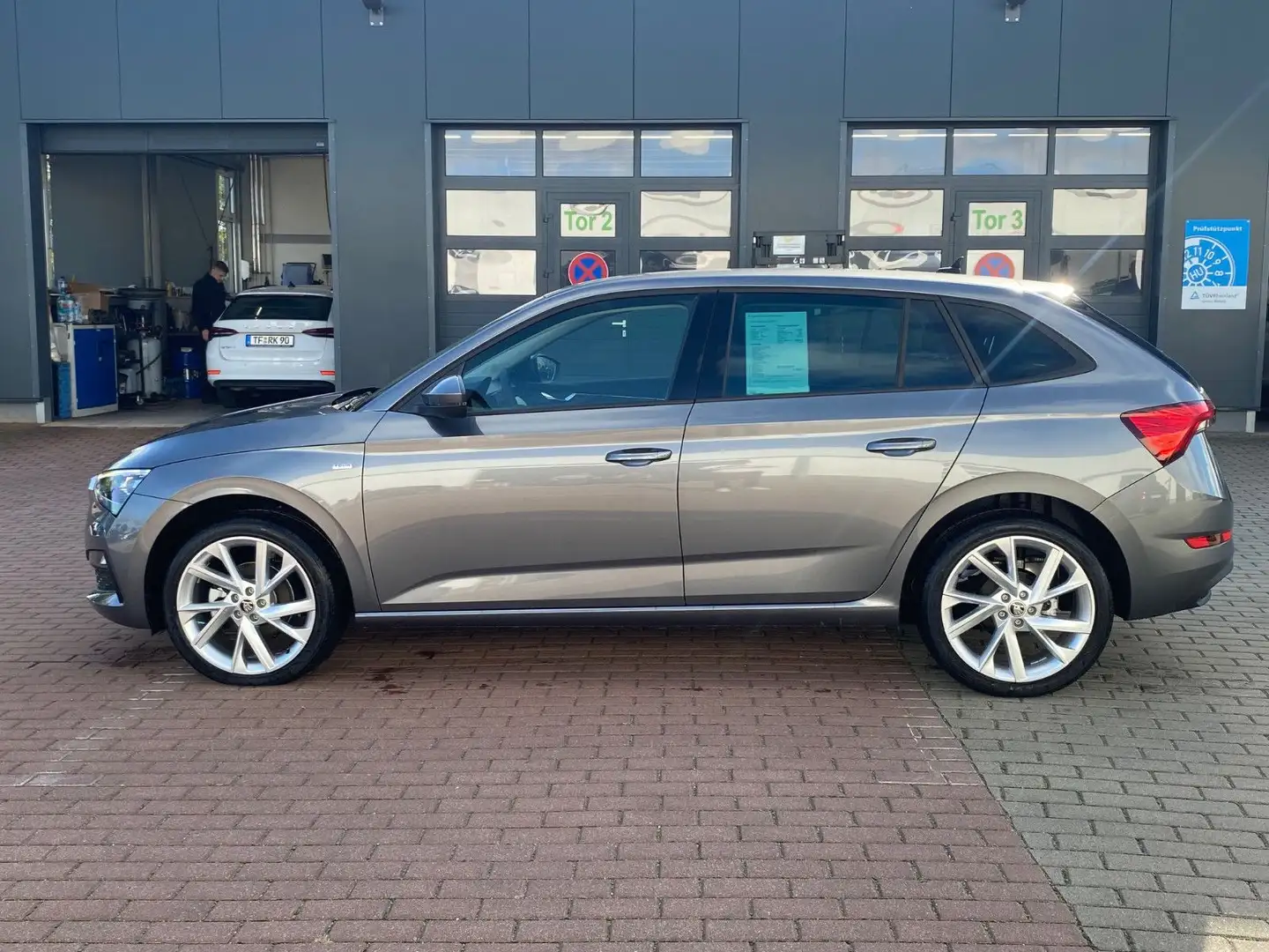 Skoda Scala 1.0l TSI TOUR LED*AHK*5 JahreGarantie*GRA Gris - 2