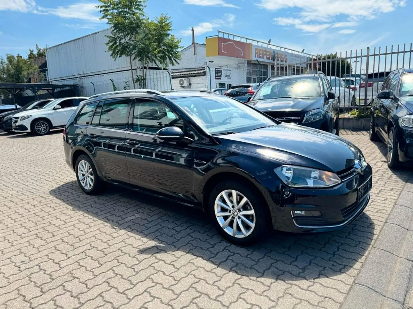 Volkswagen Golf VII Variant Lounge BMT*AUTOMATIK*NAVI*PDC* - 1