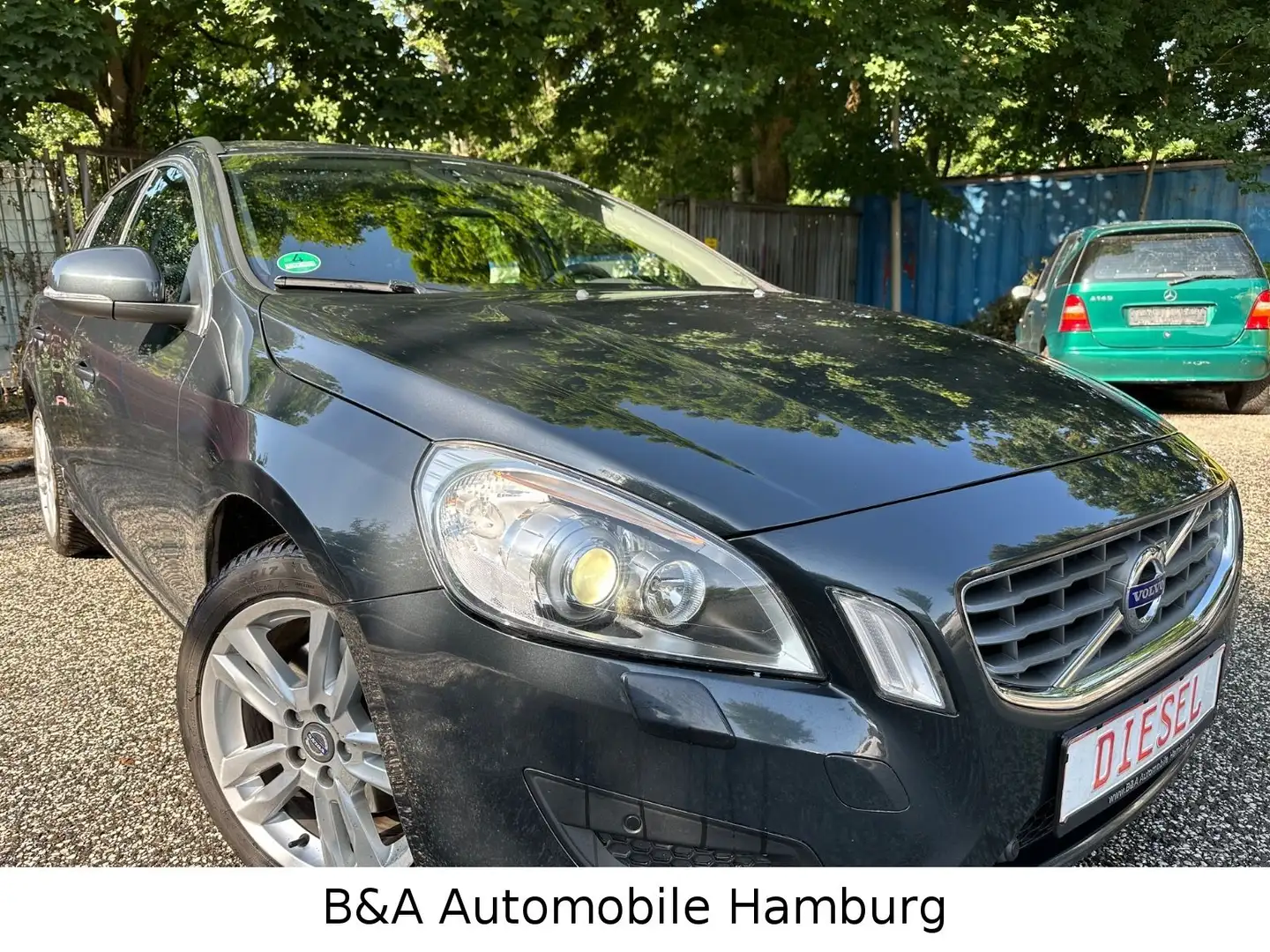 Volvo V60 Kombi Momentum 2 Hand+Tüv/Au Neu+Scheckheft Gris - 2