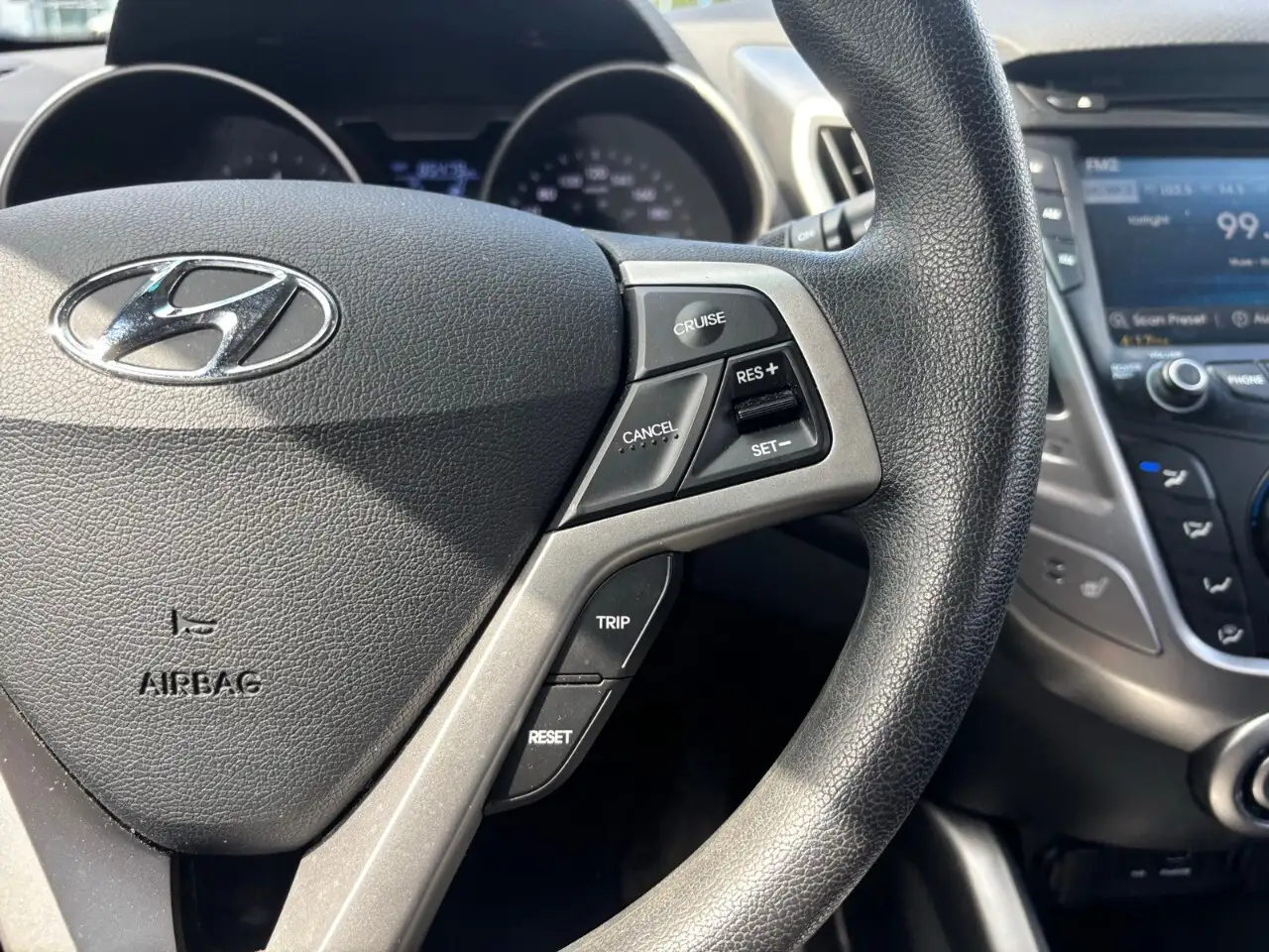 Hyundai VELOSTER photo Hyundai VELOSTER
