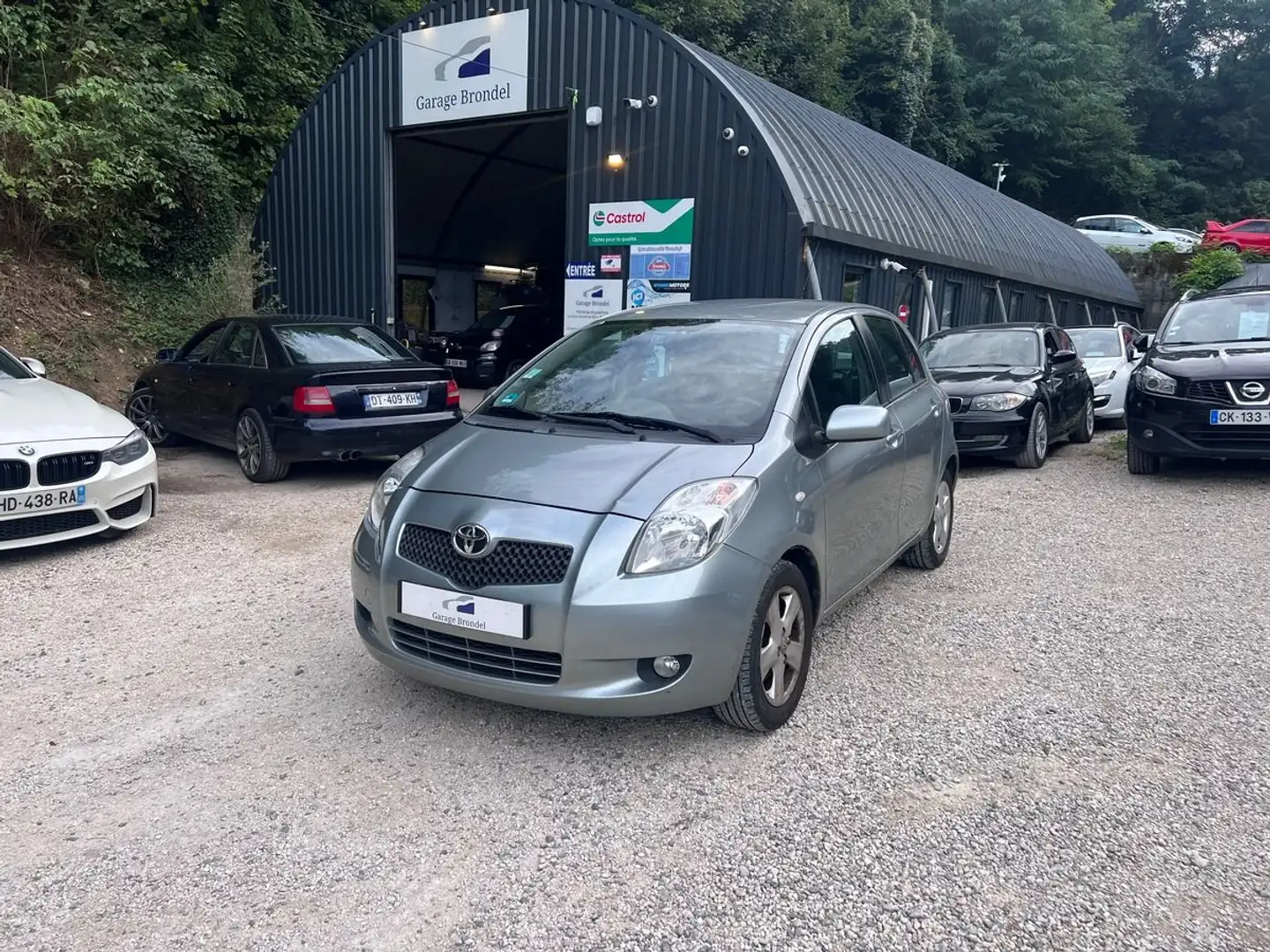 Toyota Yaris 1.3 VVT-i 87cv Sol Gris - 1