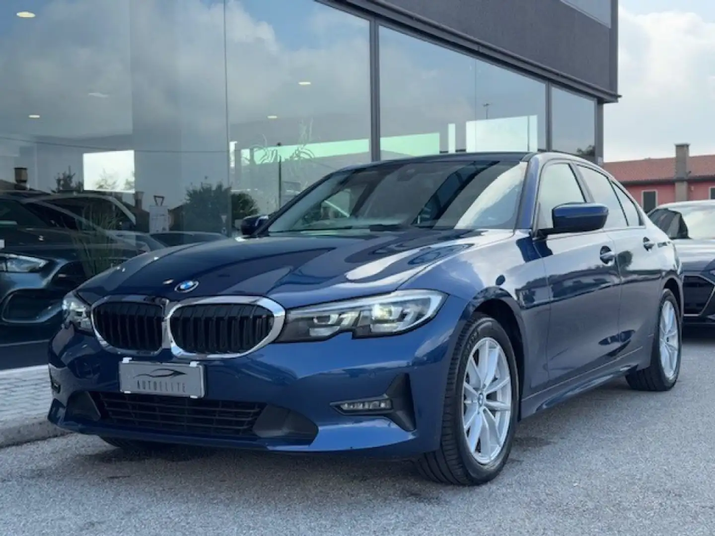 BMW 320 d 48V xDrive Berlina Business Advantage Bleu - 1