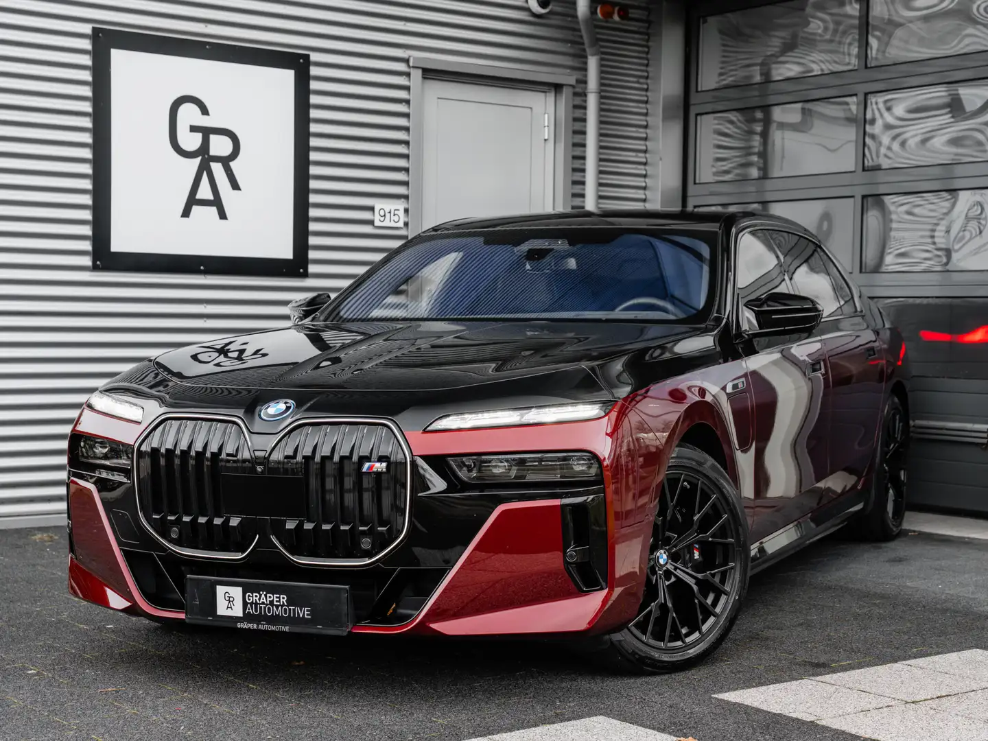 BMW 760 7-serie M760e xDrive | Rear Seat Entertainment l B Rood - 1