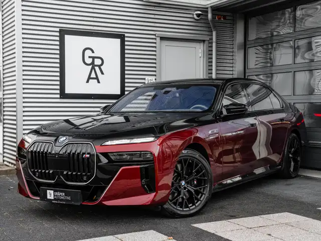 BMW 760 7-serie M760e xDrive | Rear Seat Entertainment l F