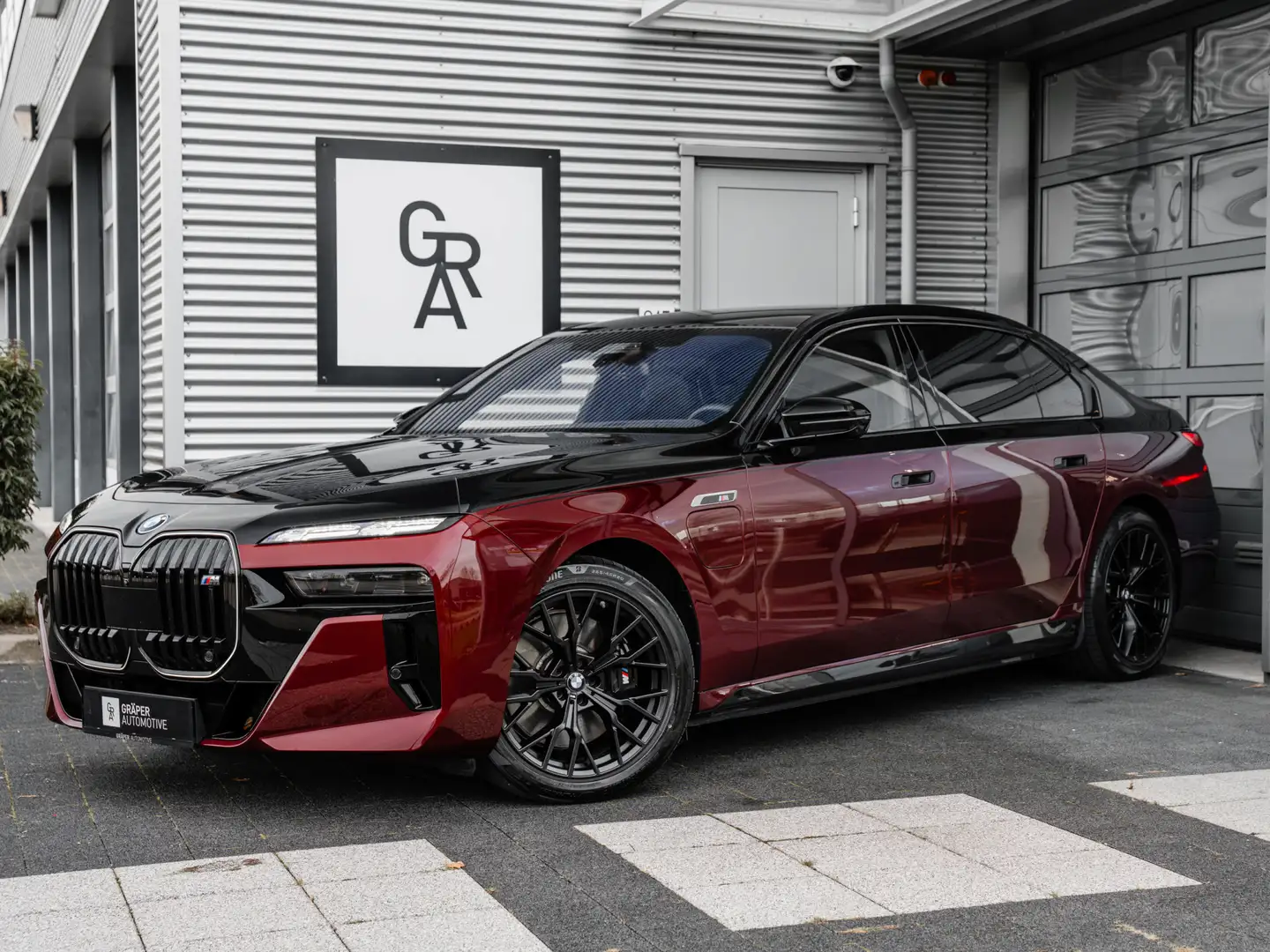 BMW 760 7-serie M760e xDrive | Rear Seat Entertainment l F Rouge - 2