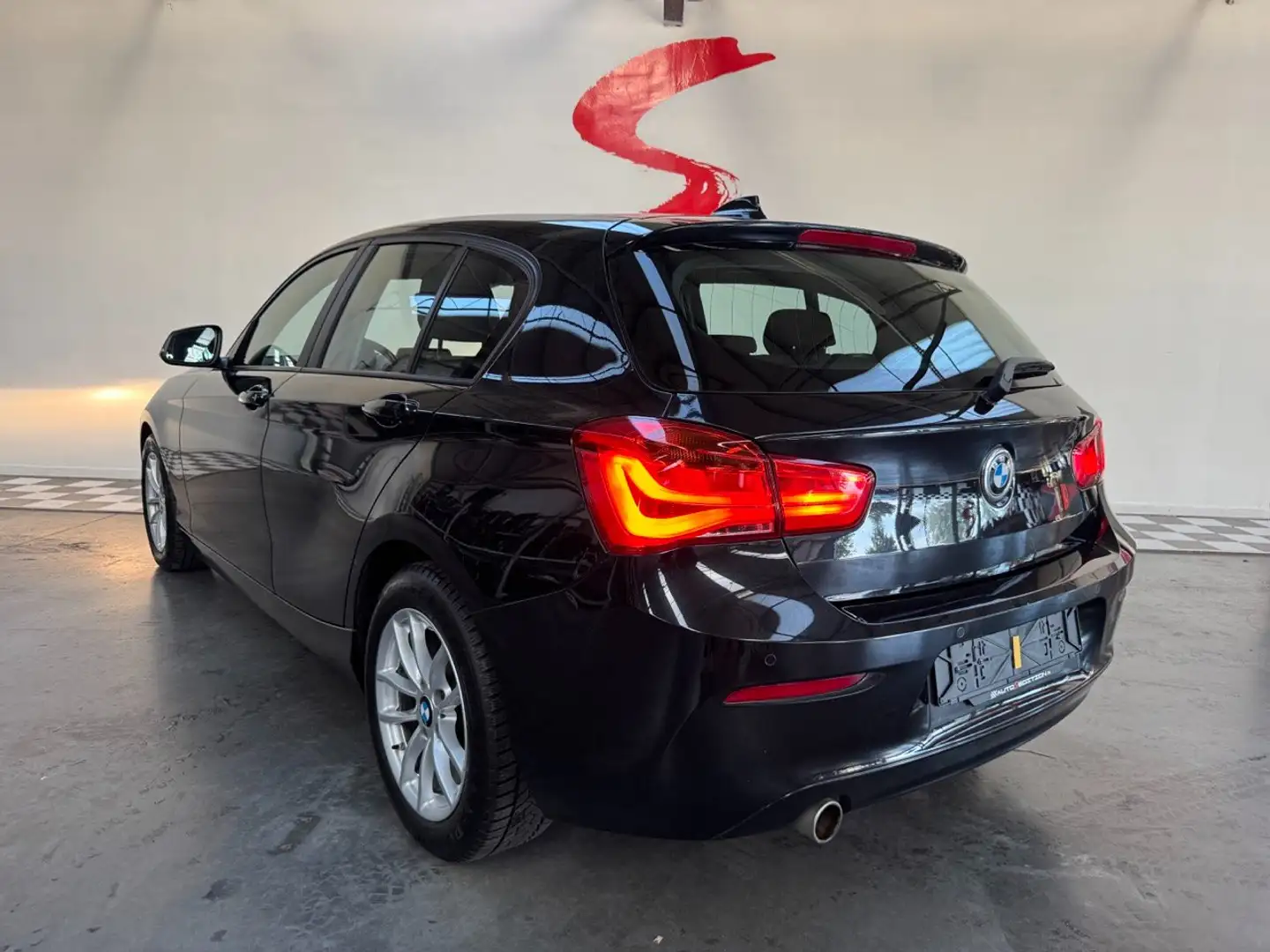 BMW 116 116 d EfficientDynamics Edition Zwart - 2