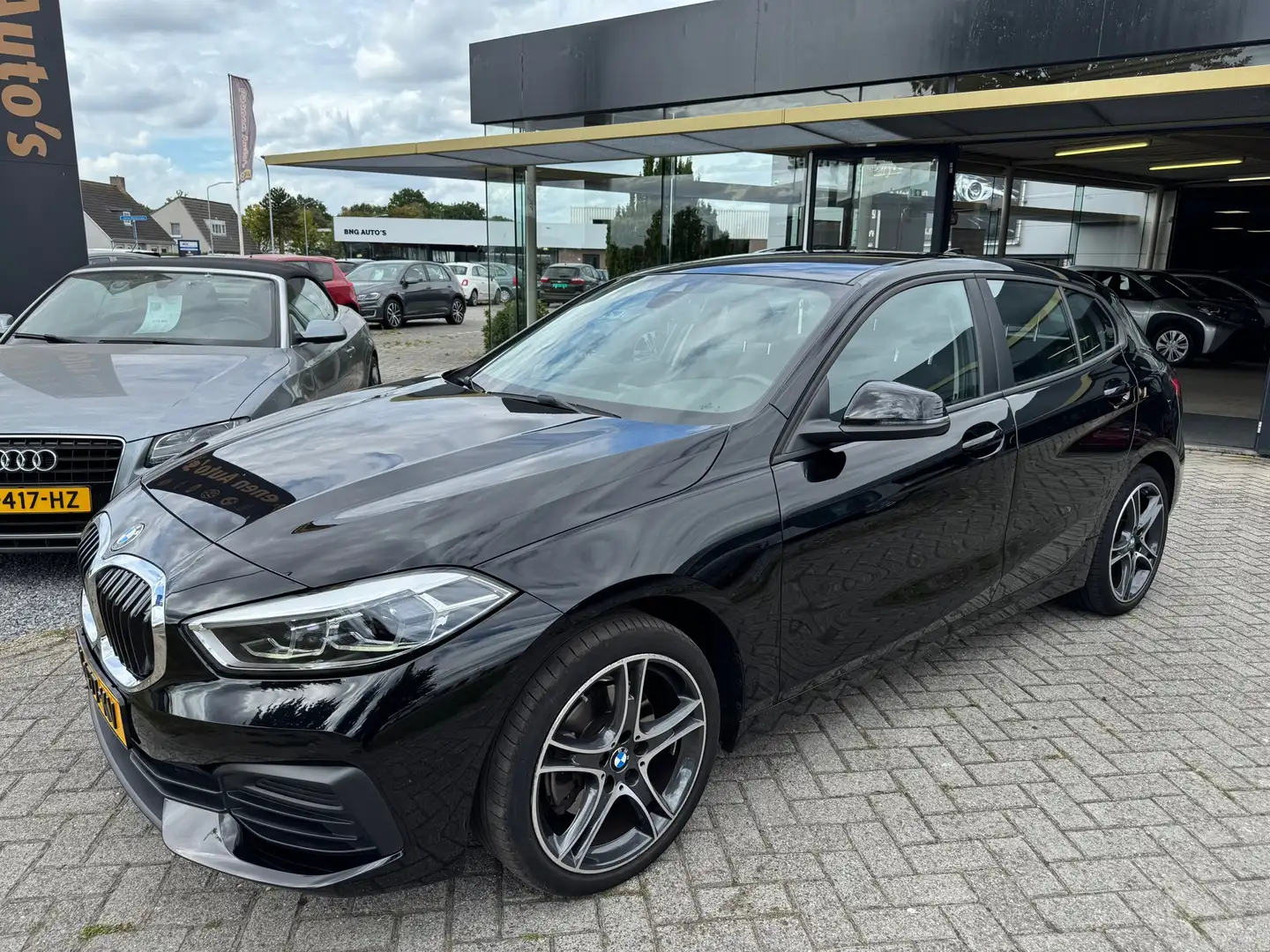 BMW 118 1-serie 118i High Executive|Navi|Carplay|Stoelverw Schwarz - 2