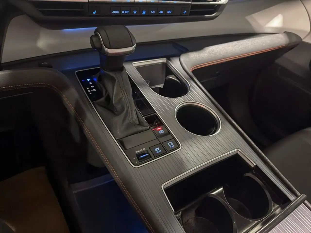 Toyota Sienna снимка Toyota Sienna
