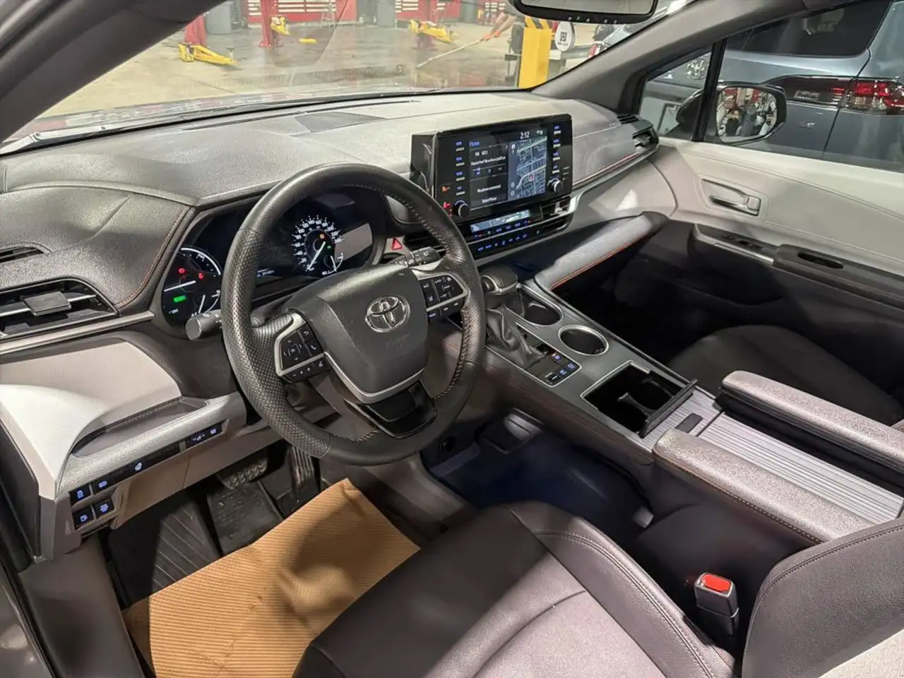 Toyota Sienna снимка Toyota Sienna