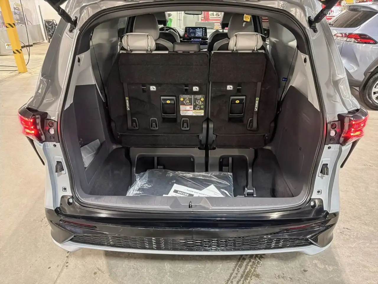 Toyota Sienna снимка Toyota Sienna