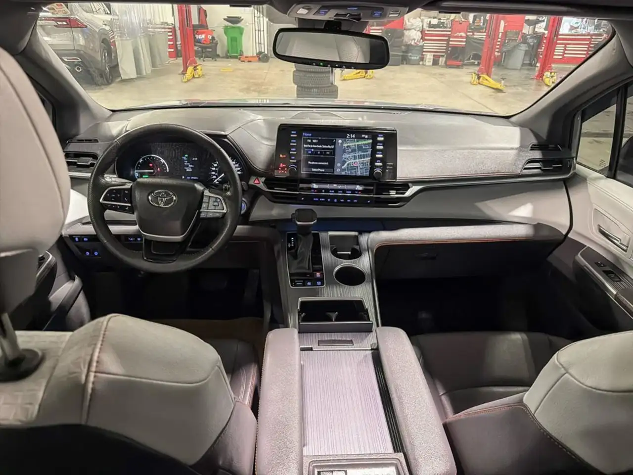 Toyota Sienna снимка Toyota Sienna