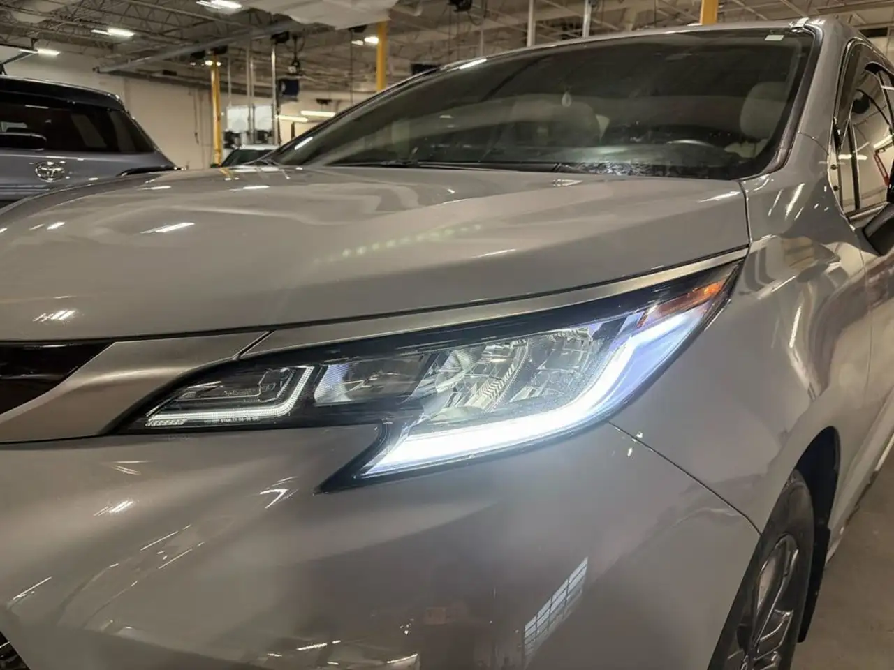 Toyota Sienna снимка Toyota Sienna