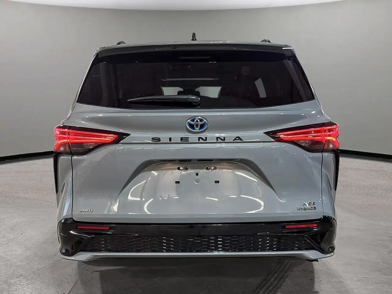 Toyota Sienna снимка Toyota Sienna
