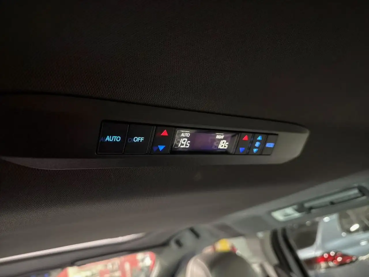 Toyota Sienna снимка Toyota Sienna