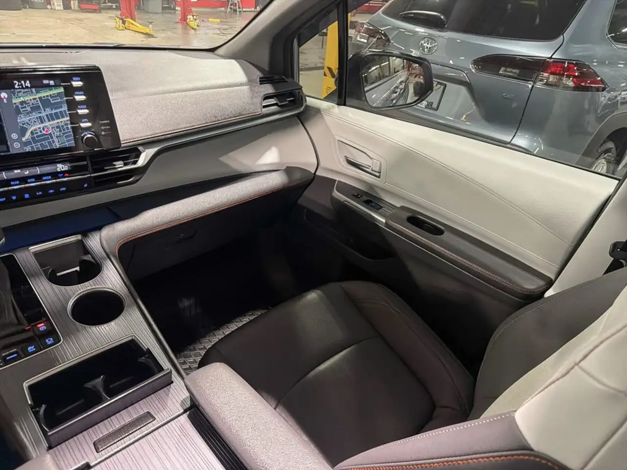 Toyota Sienna снимка Toyota Sienna