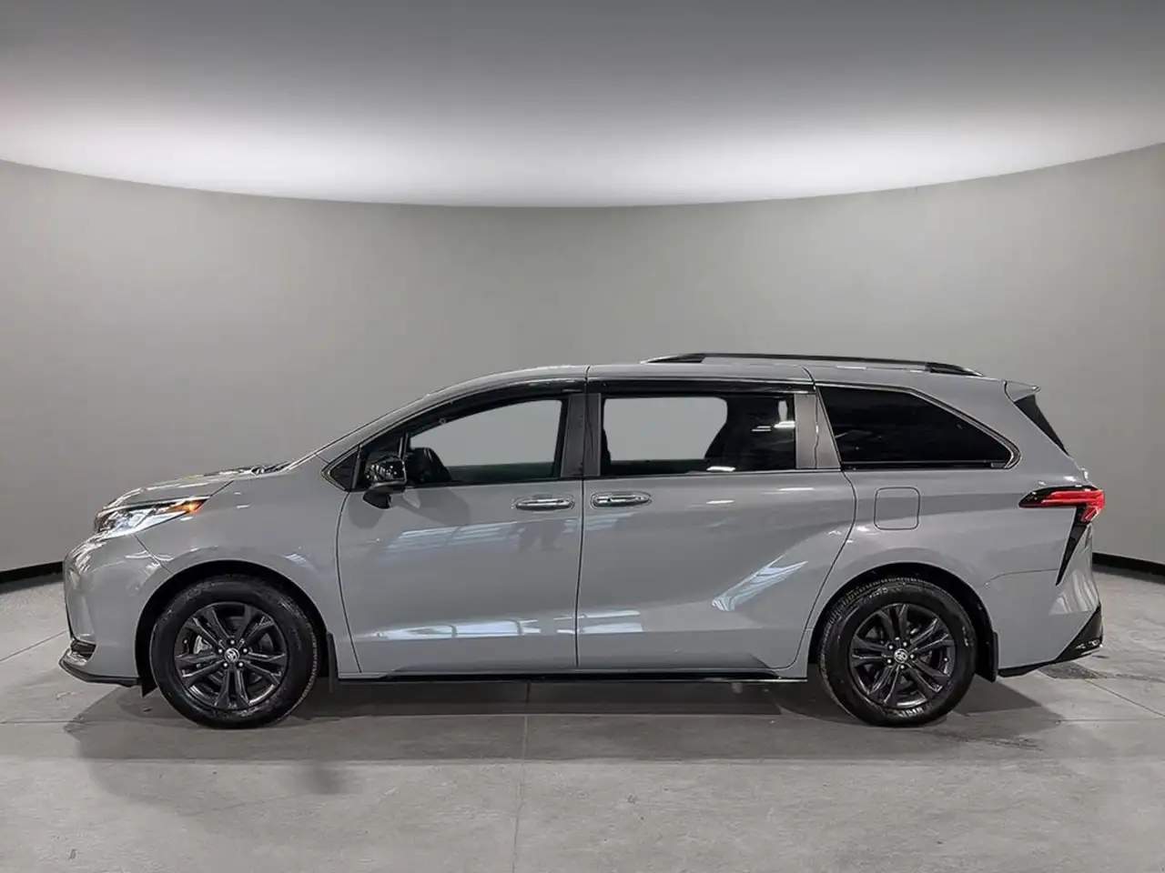 Toyota Sienna снимка Toyota Sienna