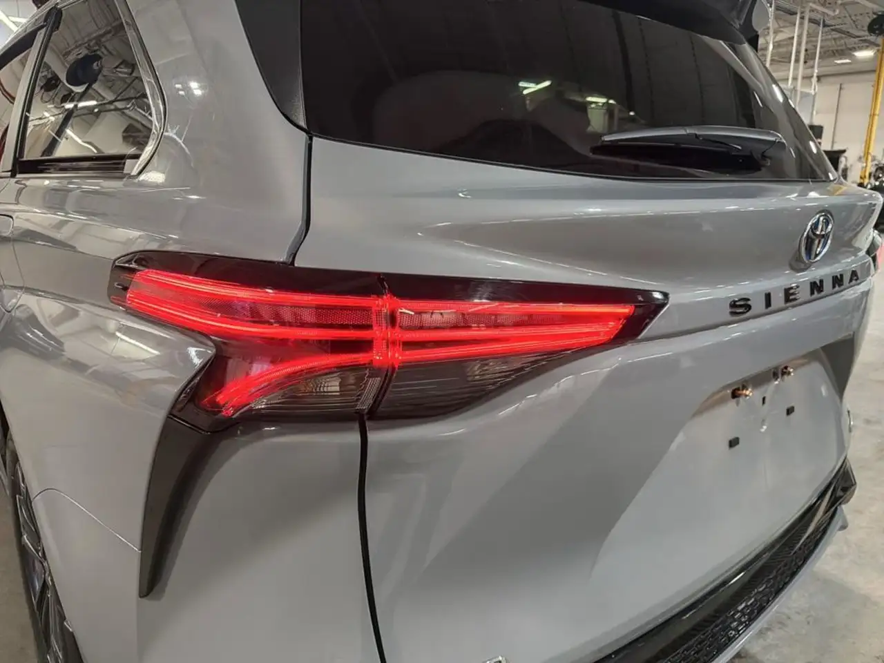 Toyota Sienna снимка Toyota Sienna