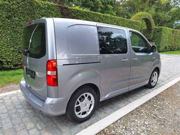 Compact L1 2.0BlueHDI 120 EAT8 van PARTICULIER aangepast vervoer 2 fietsen