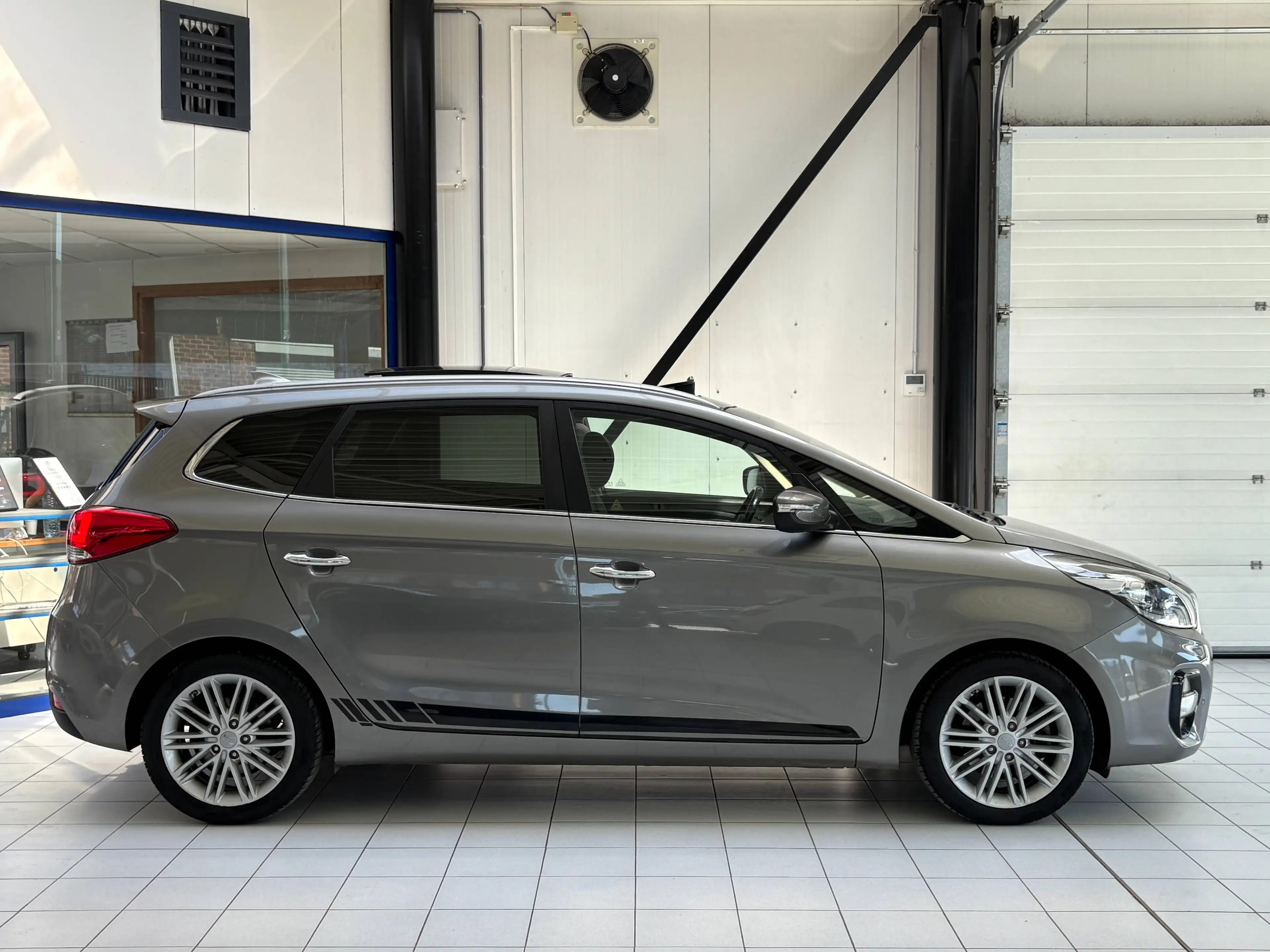 Kia Carens Carens 1.6i *7PL * XENON * TOIT * GPS * CAMERA * CARPLAY * JANTES * — photo 6