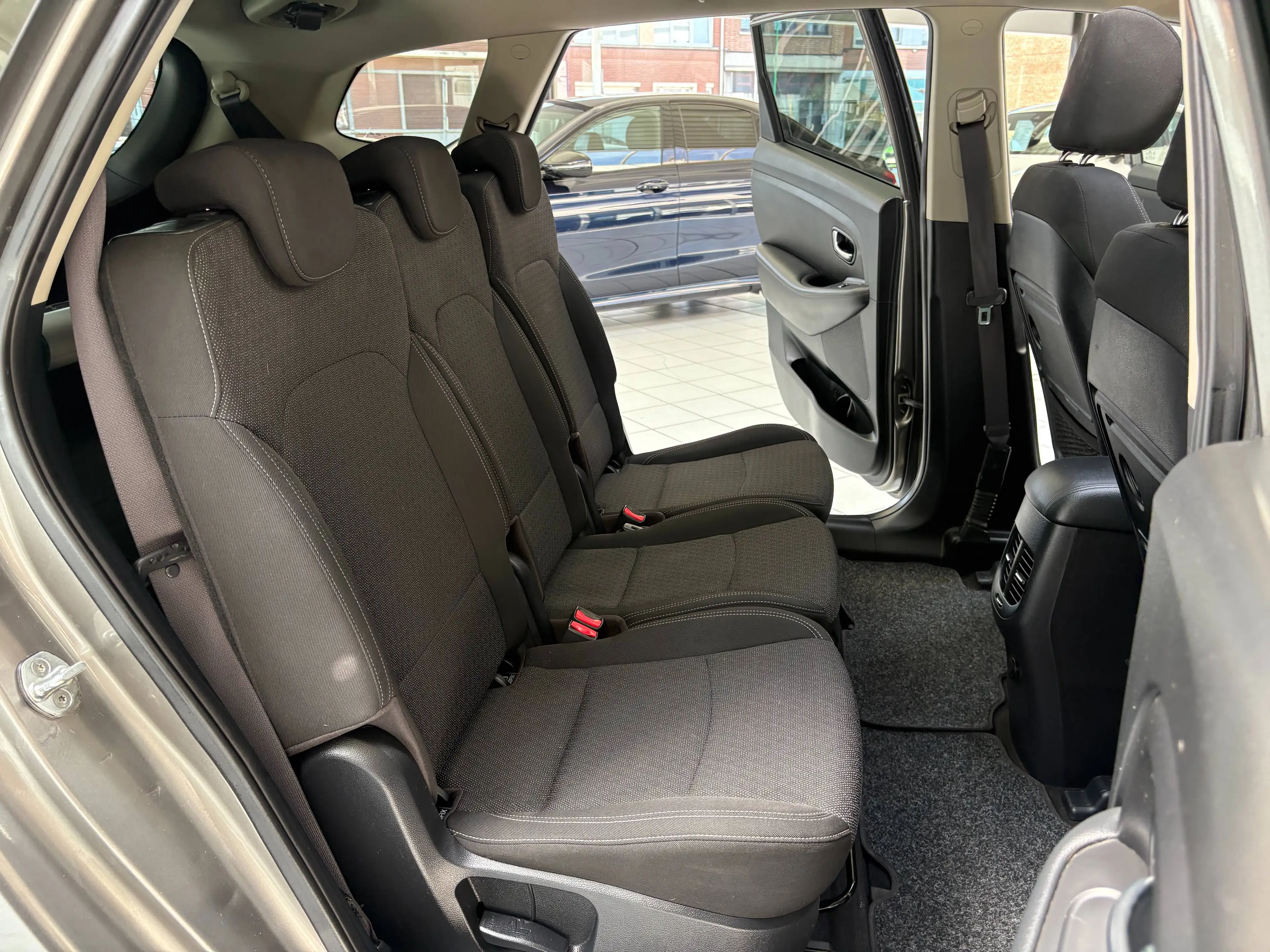 Kia Carens Carens 1.6i *7PL * XENON * TOIT * GPS * CAMERA * CARPLAY * JANTES * — photo 9