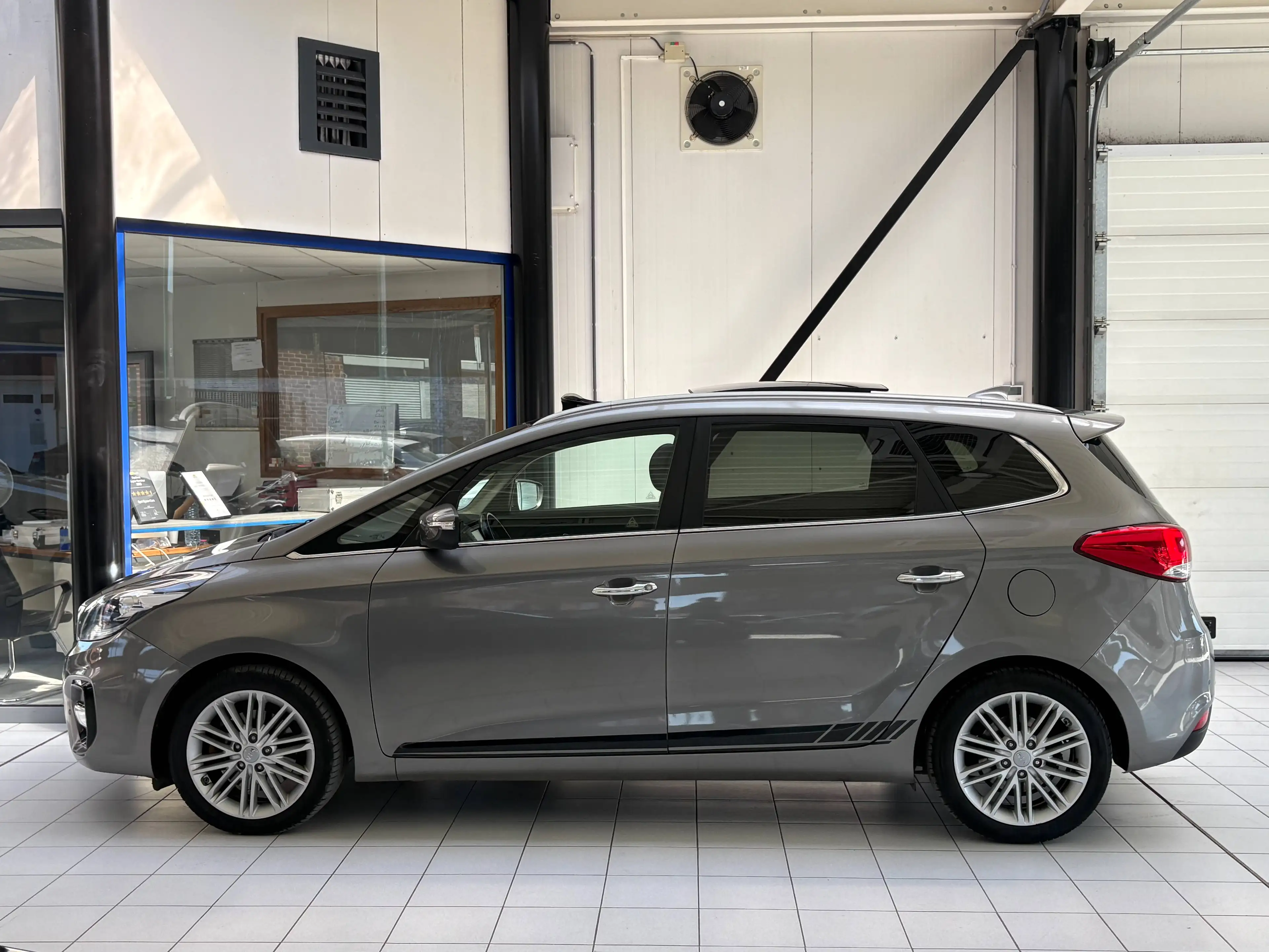 Kia Carens Carens 1.6i *7PL * XENON * TOIT * GPS * CAMERA * CARPLAY * JANTES * — photo 2