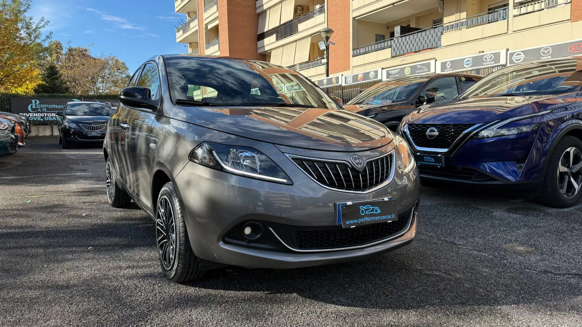 Lancia Ypsilon 1.0 FIREFLY S&S HYBRID GOLD*24M.G.*CARPLAY*LED*TEL Gris - 2