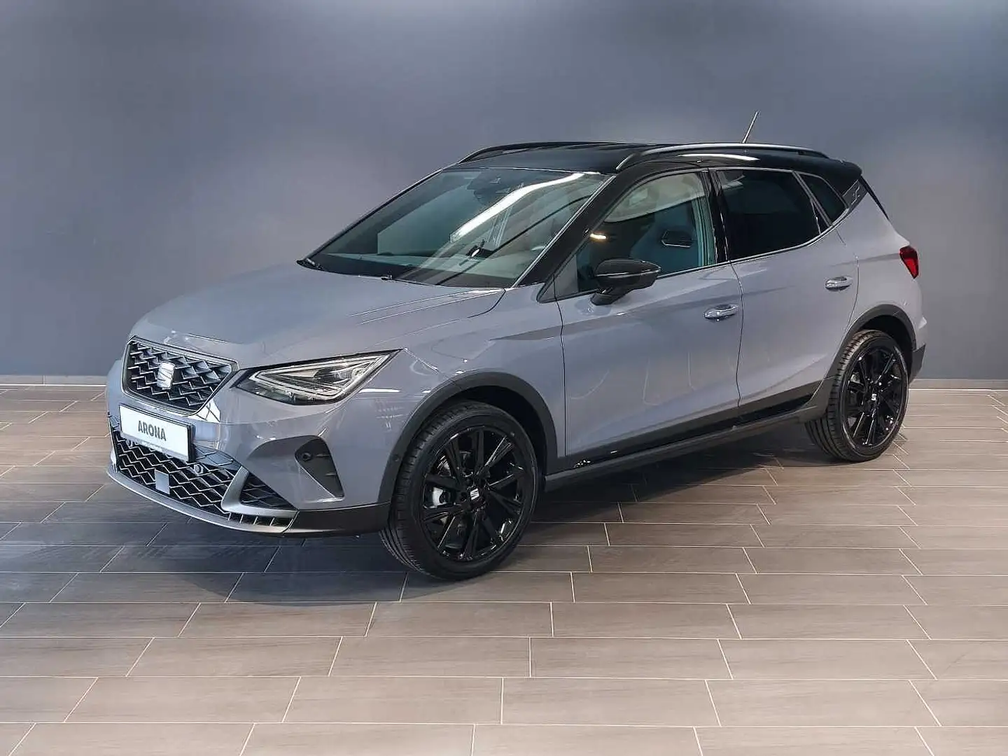 SEAT Arona FR Black Edition 1.0 TSI 116 PS DSG Grau - 1