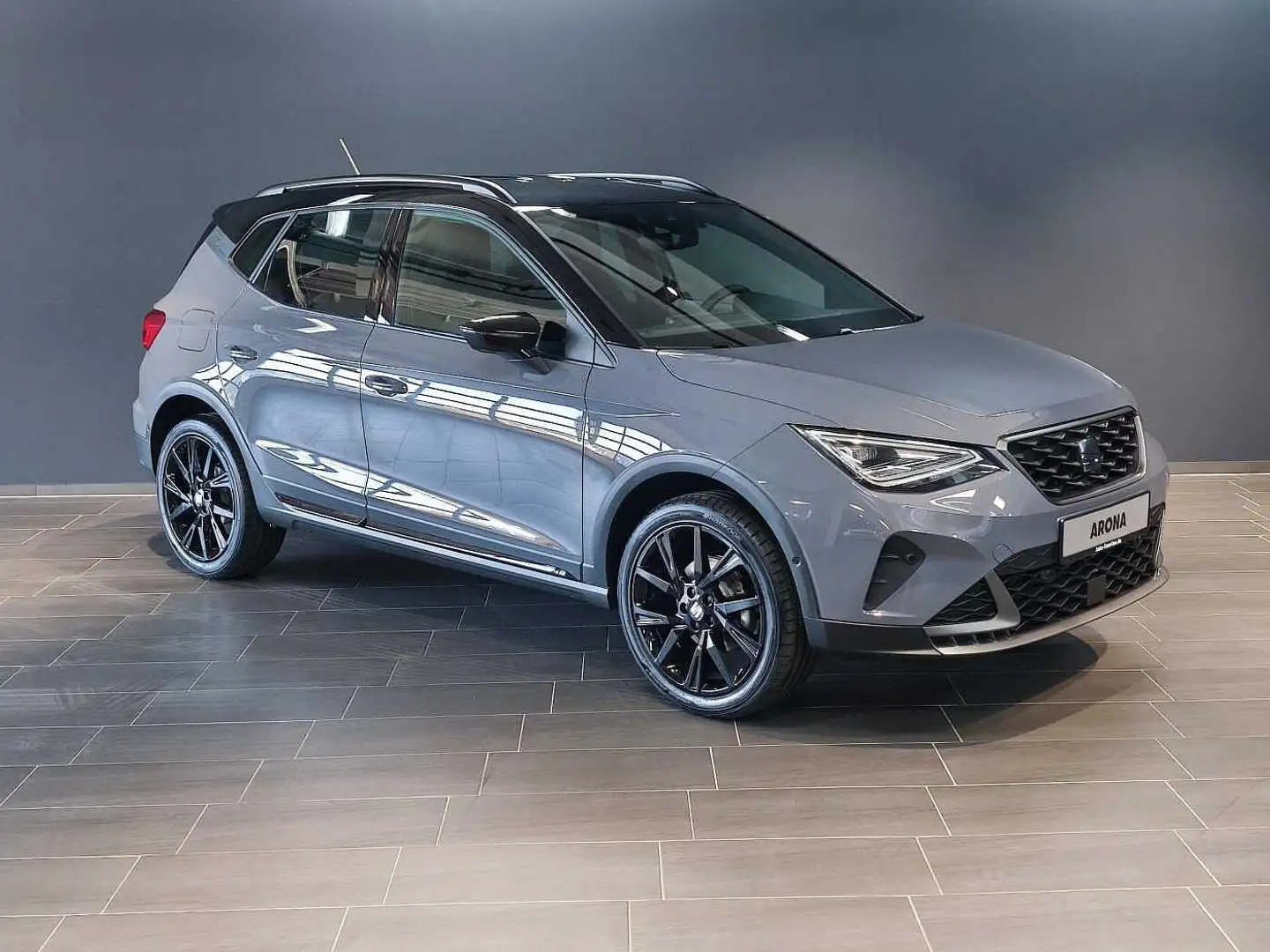 SEAT Arona FR Black Edition 1.0 TSI 116 PS DSG Grau - 2