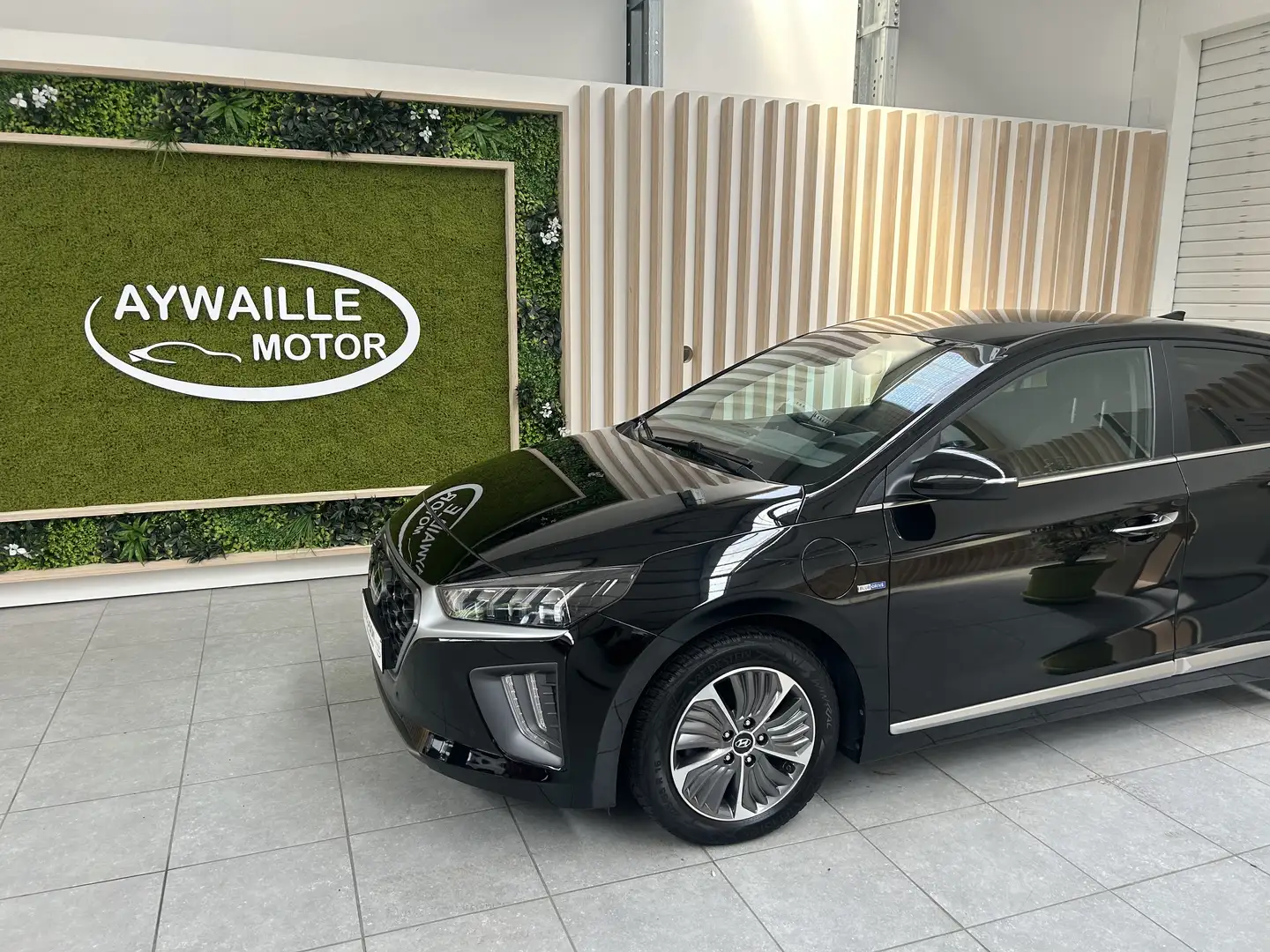Hyundai IONIQ PHEV 1.6 GDi Shine DCT Zwart - 1