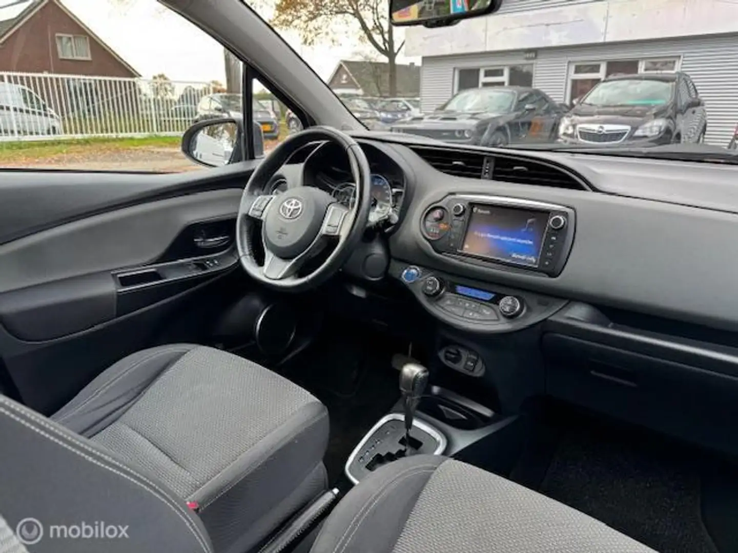 Toyota Yaris 1.5 Hybrid Lease ORG.NL Auto-1e.Eigenaar!! Grijs - 2