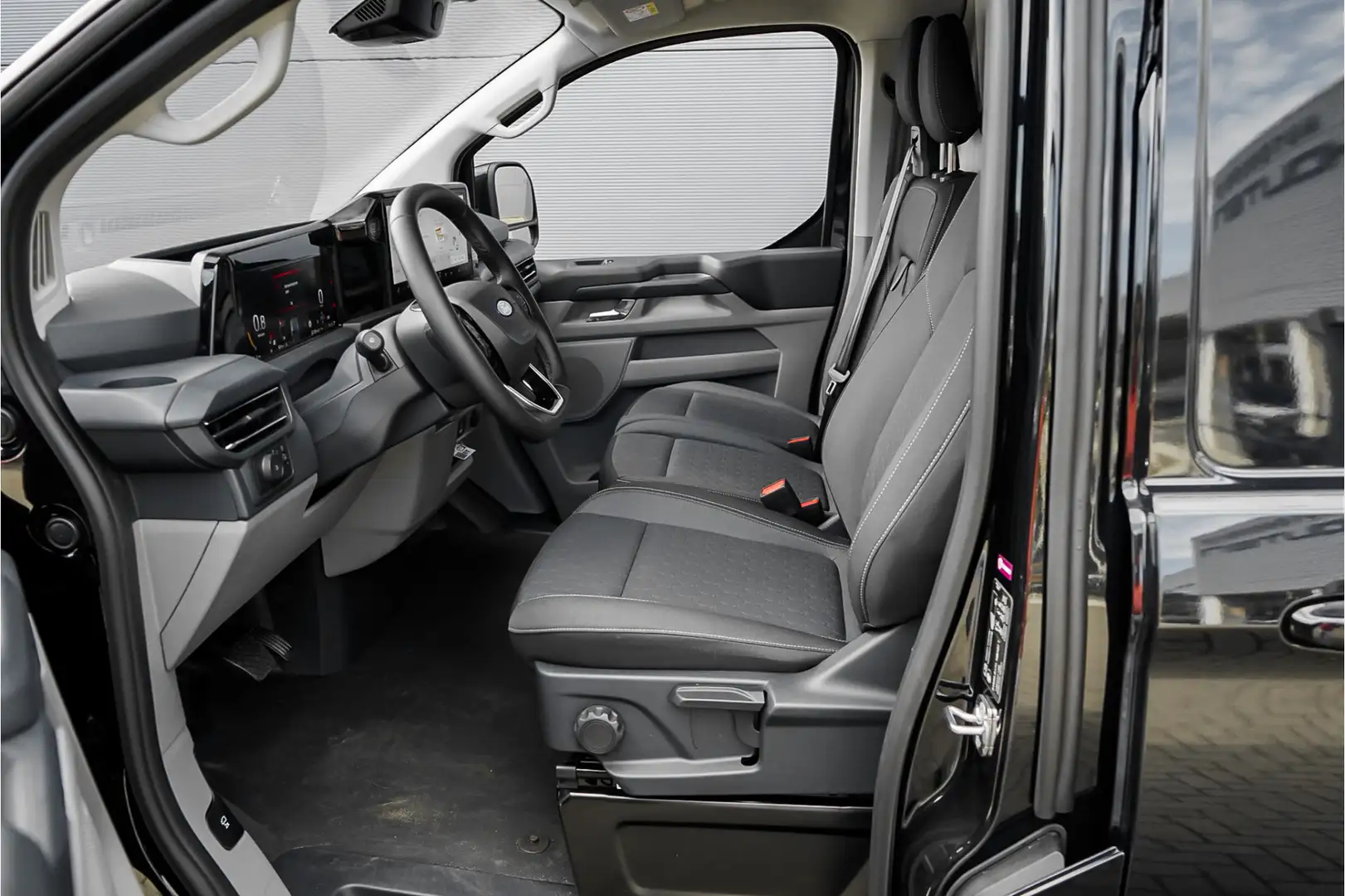 Ford Transit Custom 300 2.0 TDCI L2H1 Black Pack Luxe BPM Vrij ACC 2x Grijs - 2