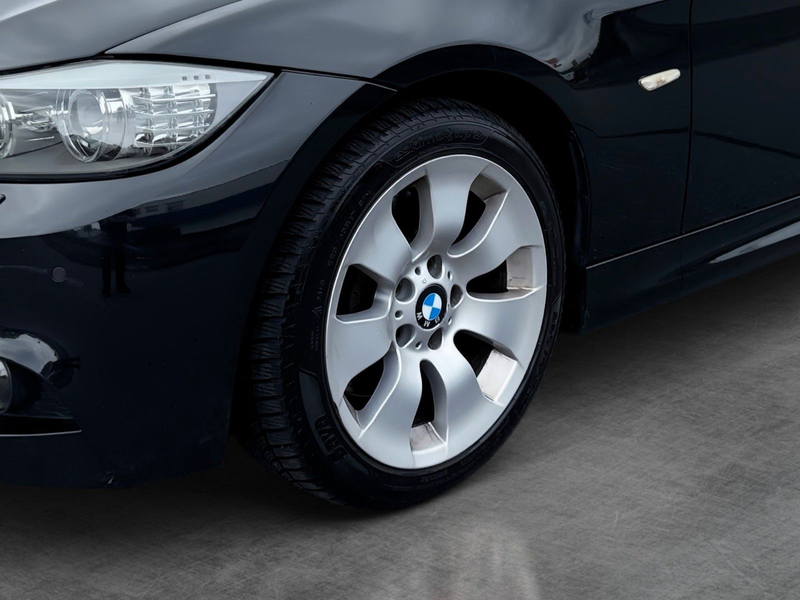 BMW 330 i Touring xDrive*M-Paket*Keyless*Leder*Xenon* — photo 10