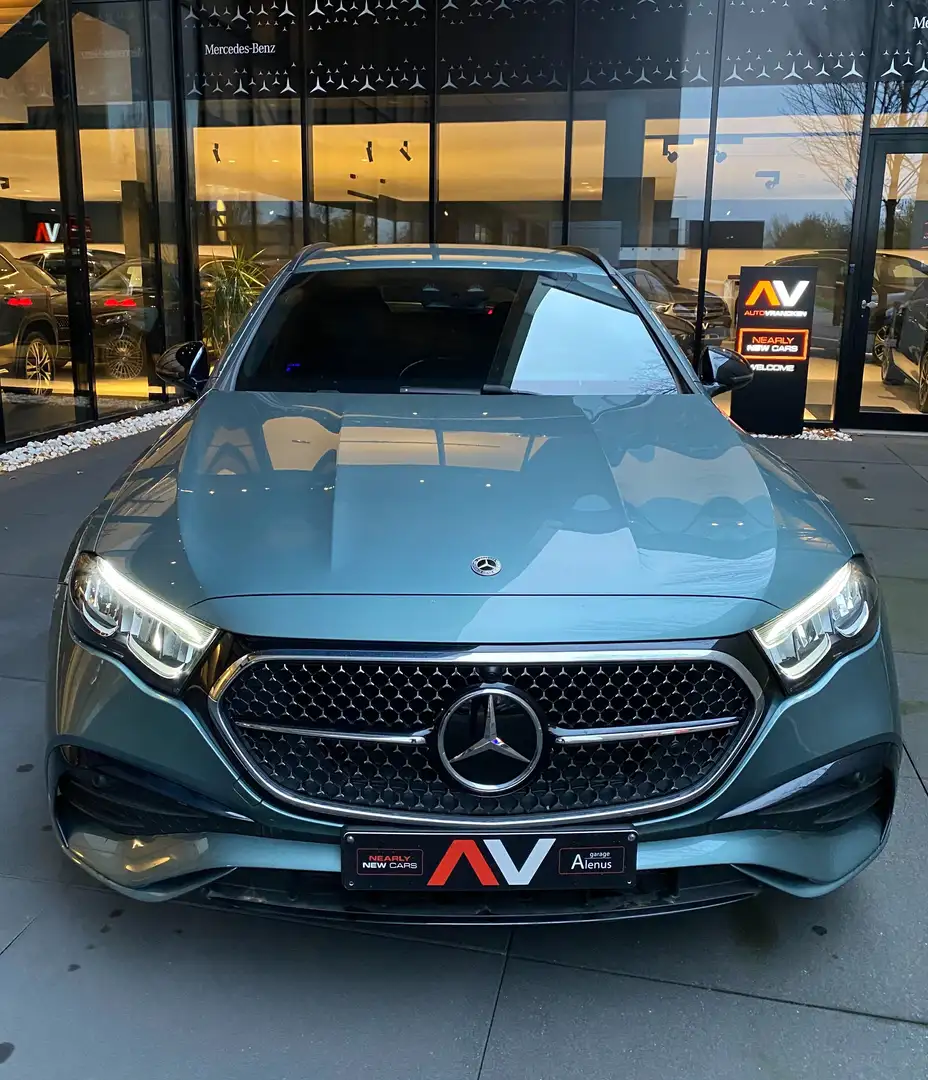 Mercedes-Benz E 300 e 9G Plug-in AMG NIGHT Luchtv./Distronic/20"/Trekh Groen - 2