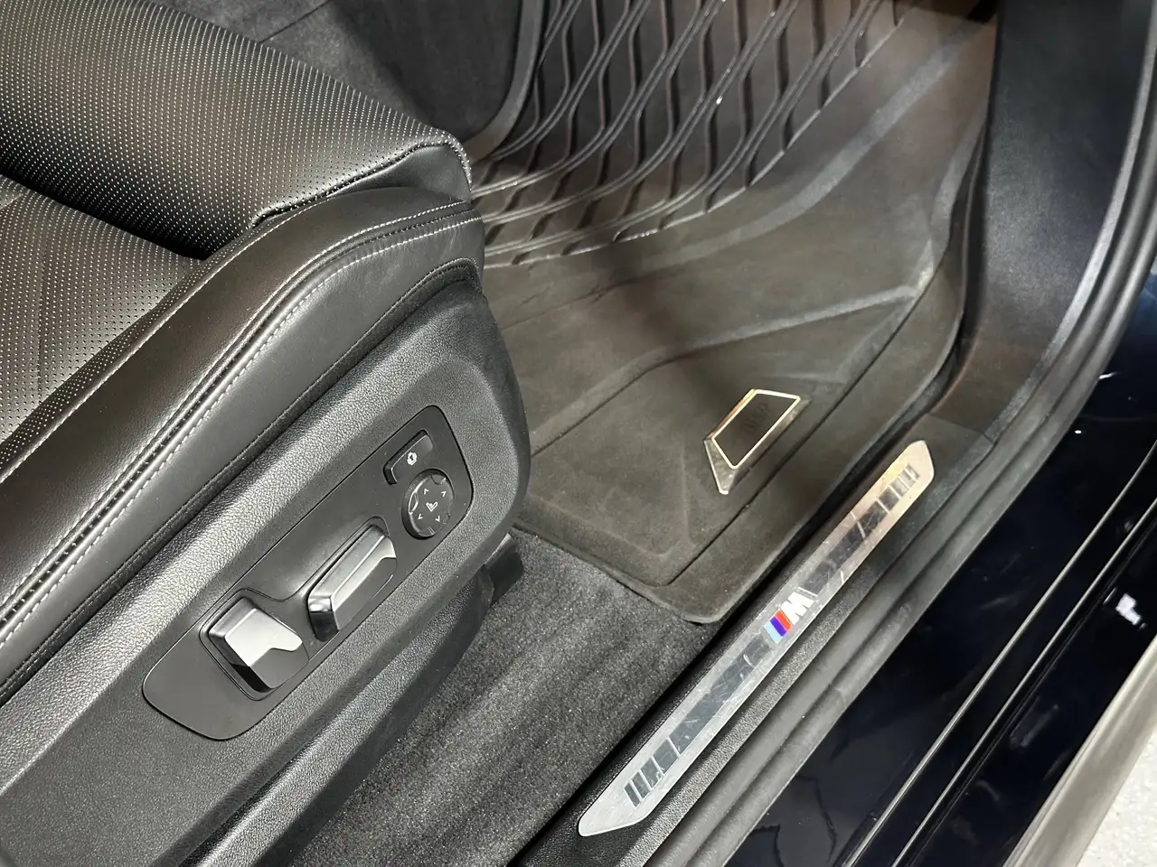BMW X5 PHEV 3.0AS xDrive50e *M-SPORTPAKKET*22"ALU*HARMAN KARDON*EL.TREKHAAK*KEYLESS*FULL LED*MEMORY*, миниатюра 26