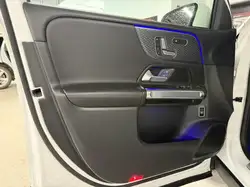 Mercedes-Benz GLB снимка Mercedes-Benz GLB