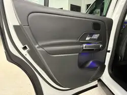 Mercedes-Benz GLB снимка Mercedes-Benz GLB