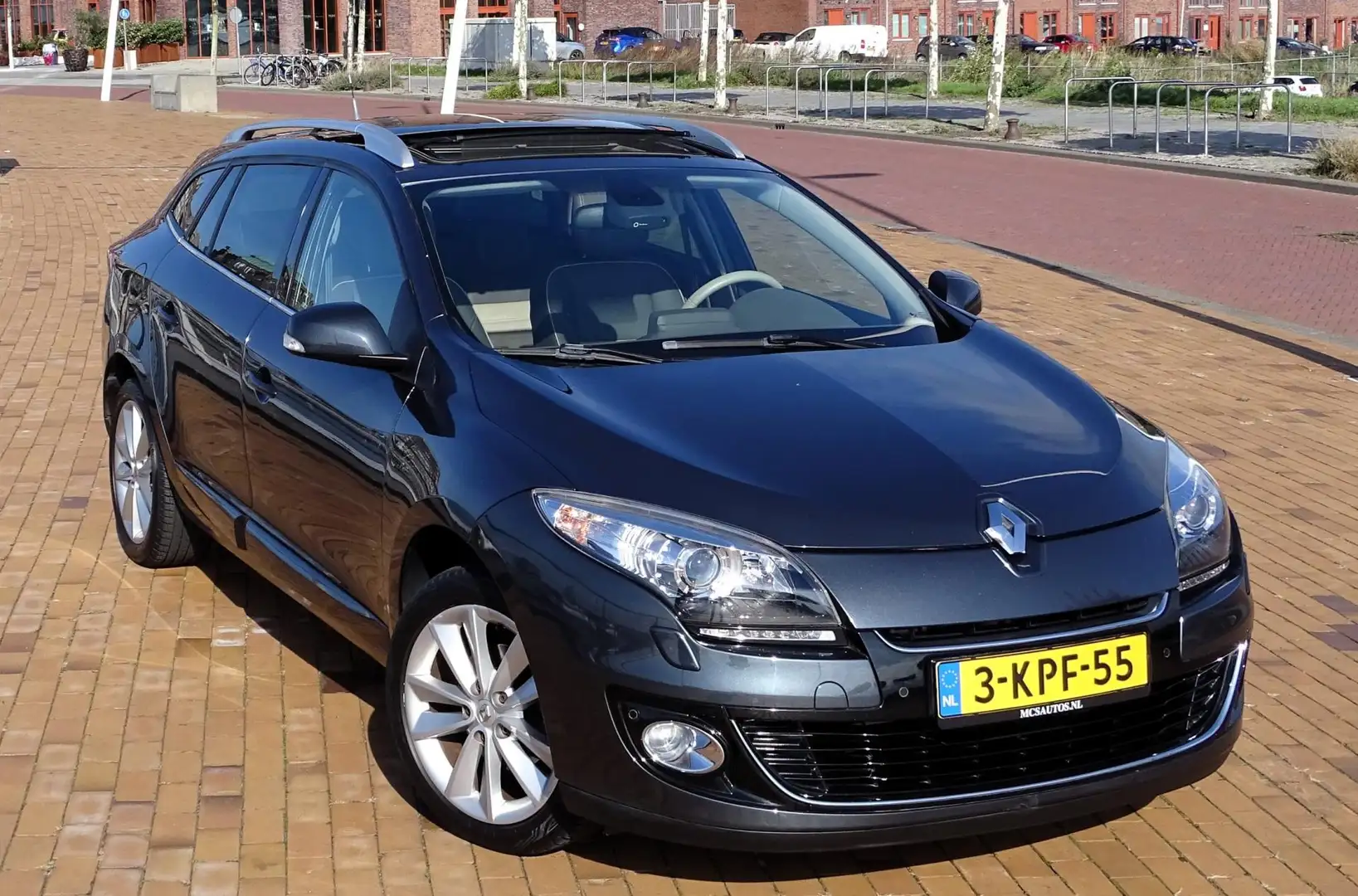 Renault Megane Estate 2.0 Bose Automaat 84000km! Leer Pano Navi Grijs - 2