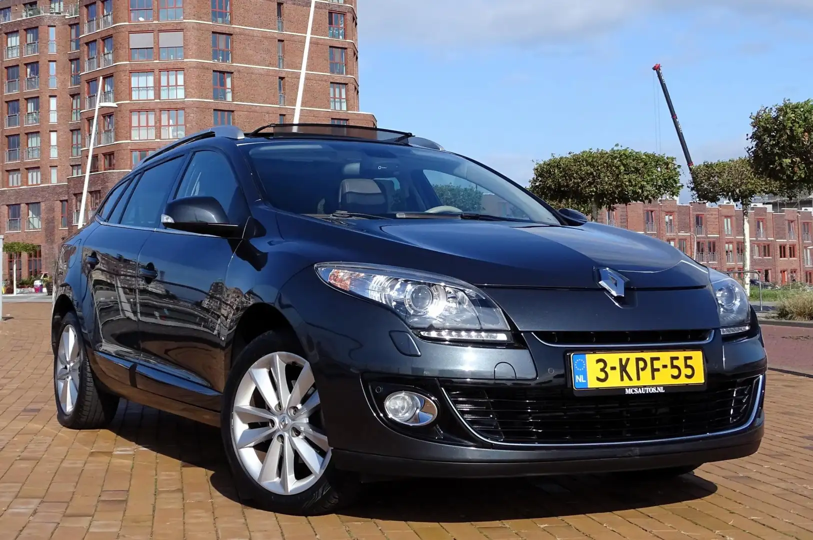 Renault Megane Estate 2.0 Bose Automaat 84000km! Leer Pano Navi Grijs - 1