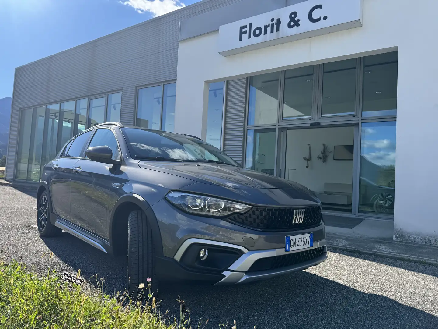 Fiat Tipo Cross 5porte II 2021 5p 1.5 t4 hybrid 130cv dct Gris - 1