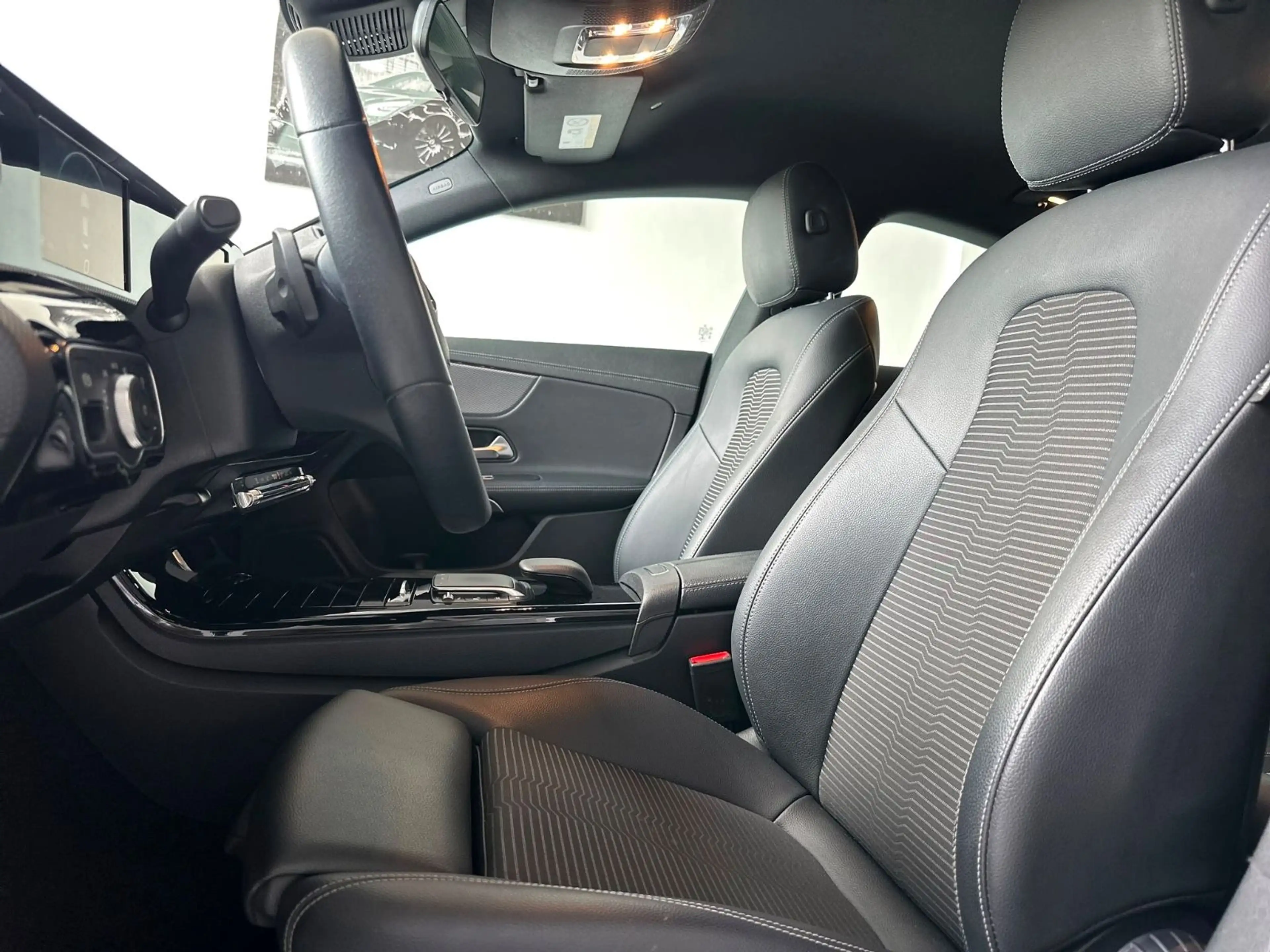 Mercedes-Benz CLA 200 d 8G-DCT 1.Hand Voll-Service EURO6 Leder — photo 4