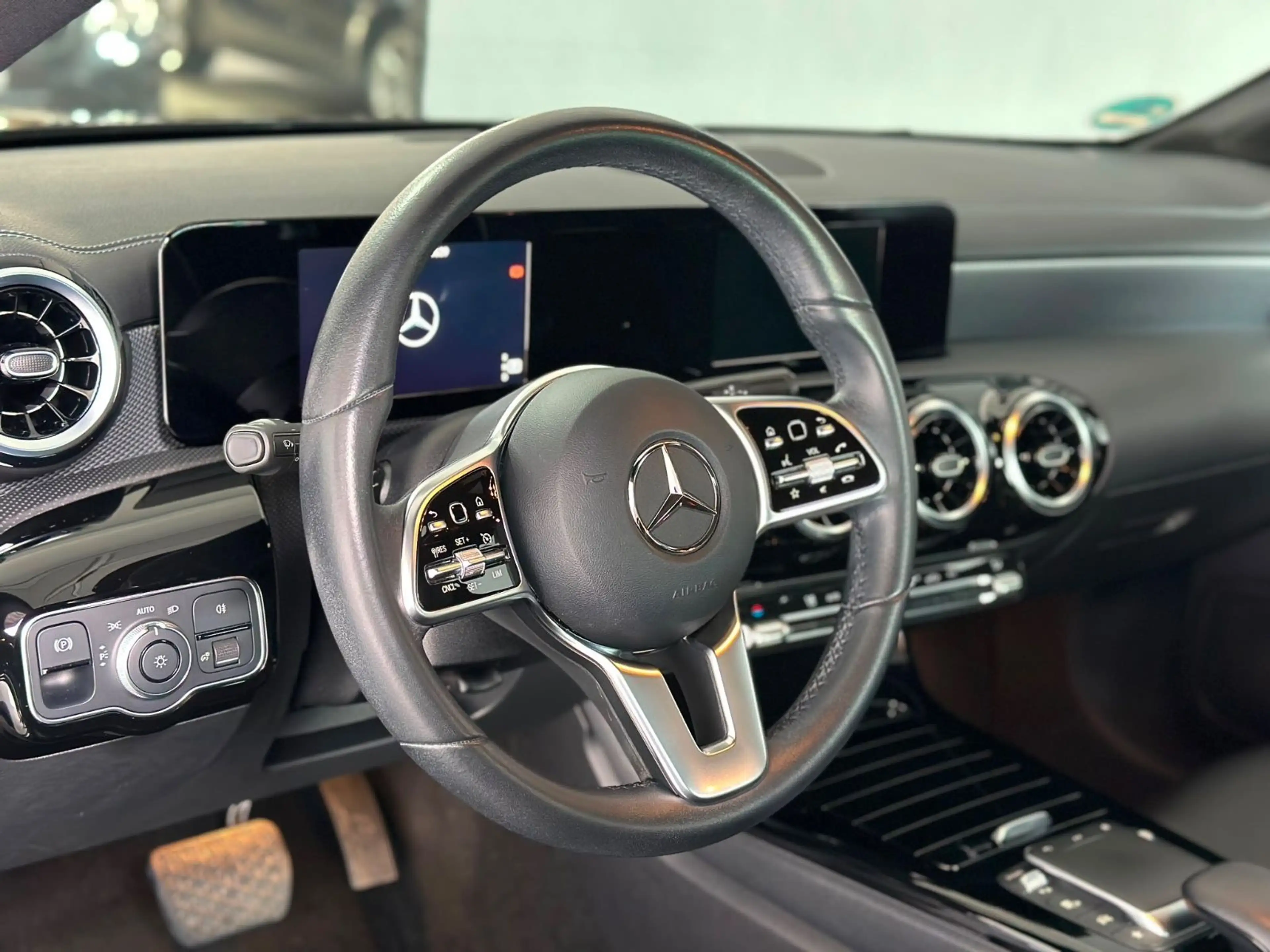 Mercedes-Benz CLA 200 d 8G-DCT 1.Hand Voll-Service EURO6 Leder — photo 3