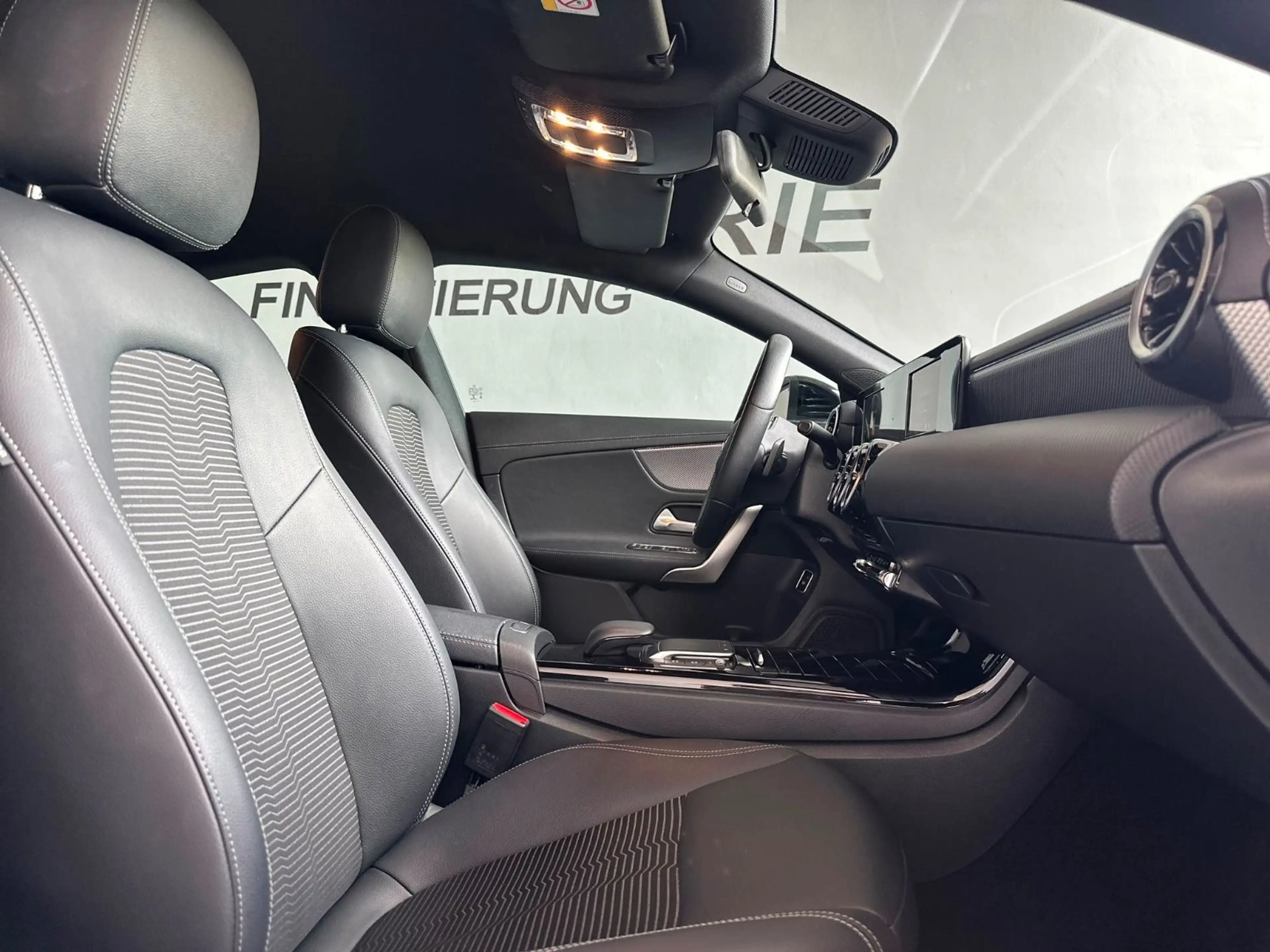 Mercedes-Benz CLA 200 d 8G-DCT 1.Hand Voll-Service EURO6 Leder — photo 8