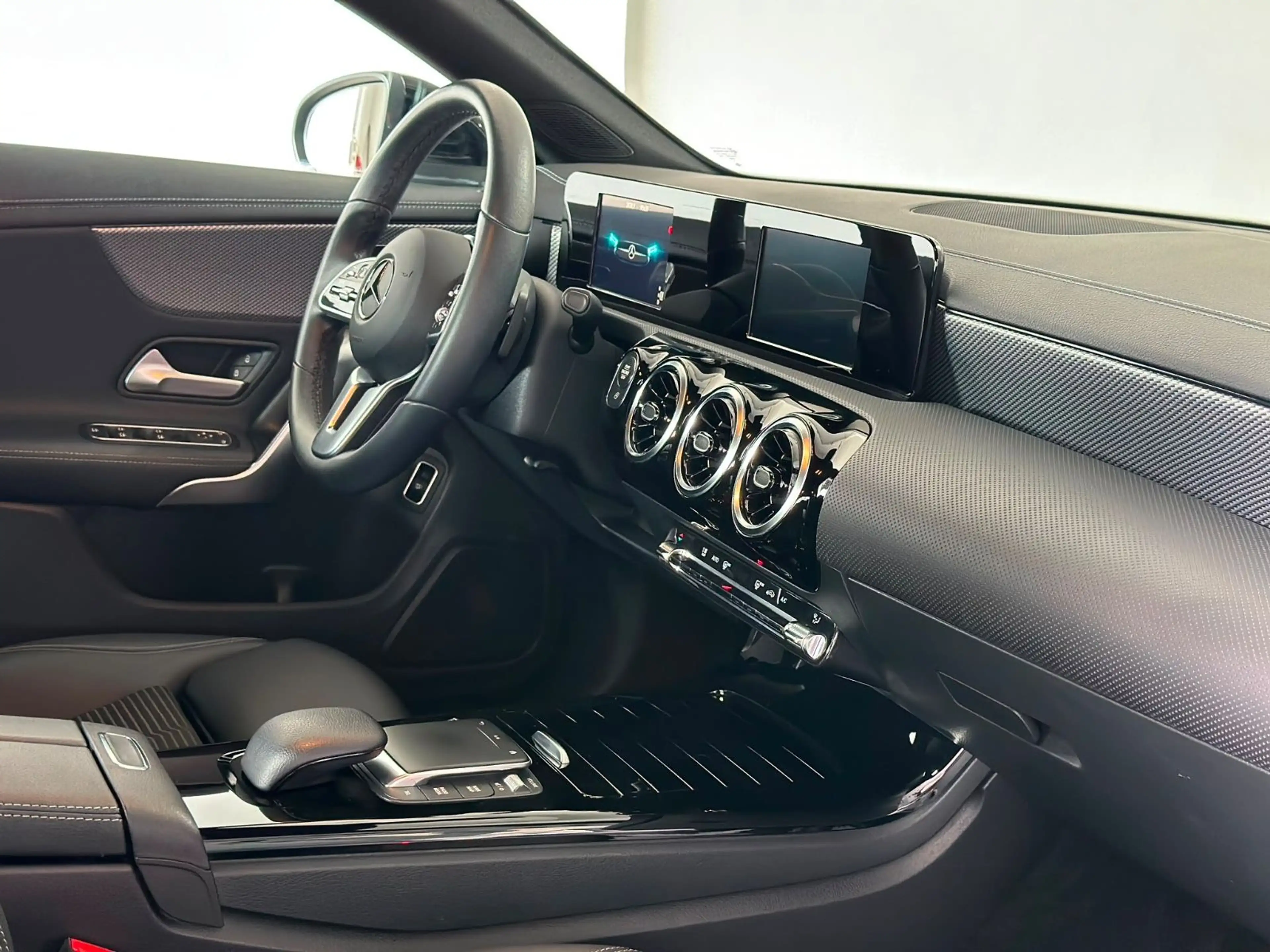 Mercedes-Benz CLA 200 d 8G-DCT 1.Hand Voll-Service EURO6 Leder — photo 7
